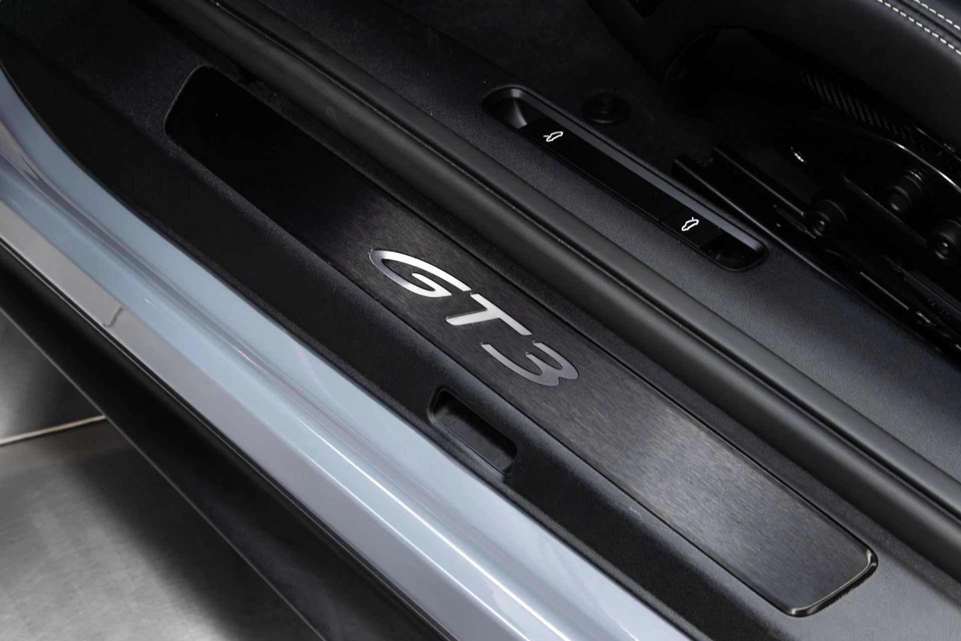 mph054_2300464214_Used_2024_Porsche_911_GT_3_Touring_1770958788_f4b775b757