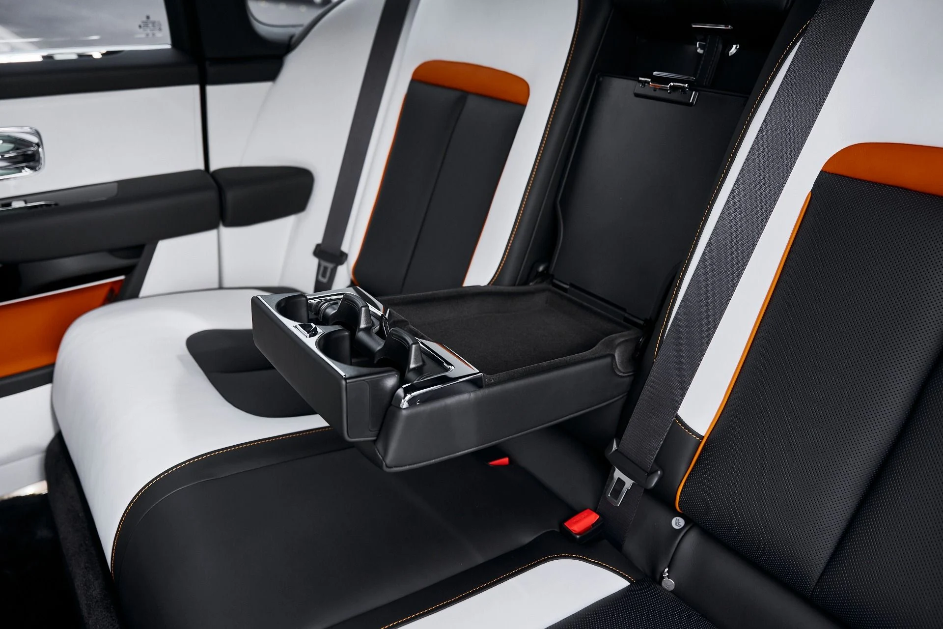 mph054_231423860_Used_2026_Rolls_Royce_Cullinan_Base_1769135845_b1a1a65759