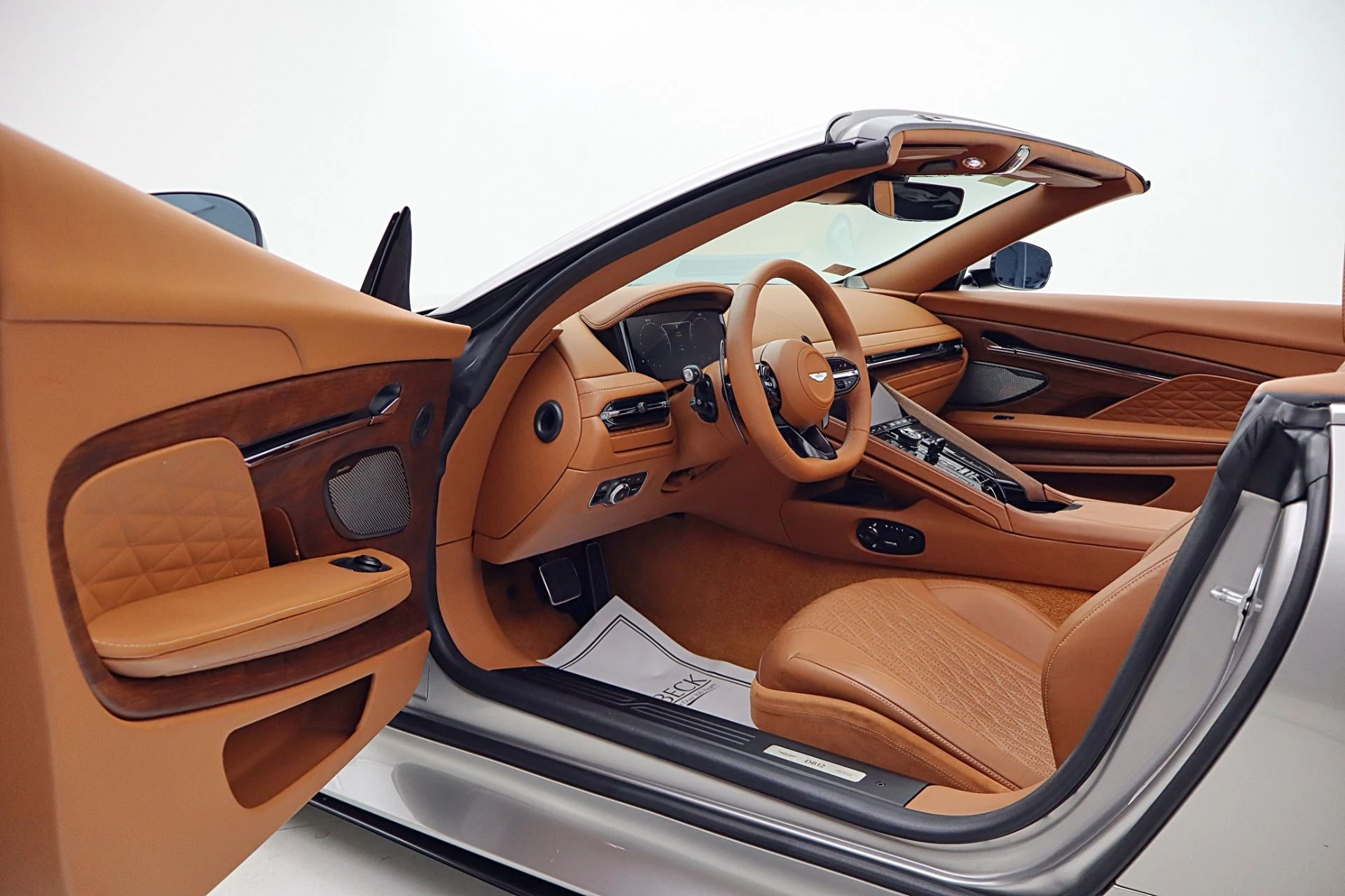 mph054_2315786992_Used_2024_Aston_Martin_DB_12_Volante_ded6f67d3a