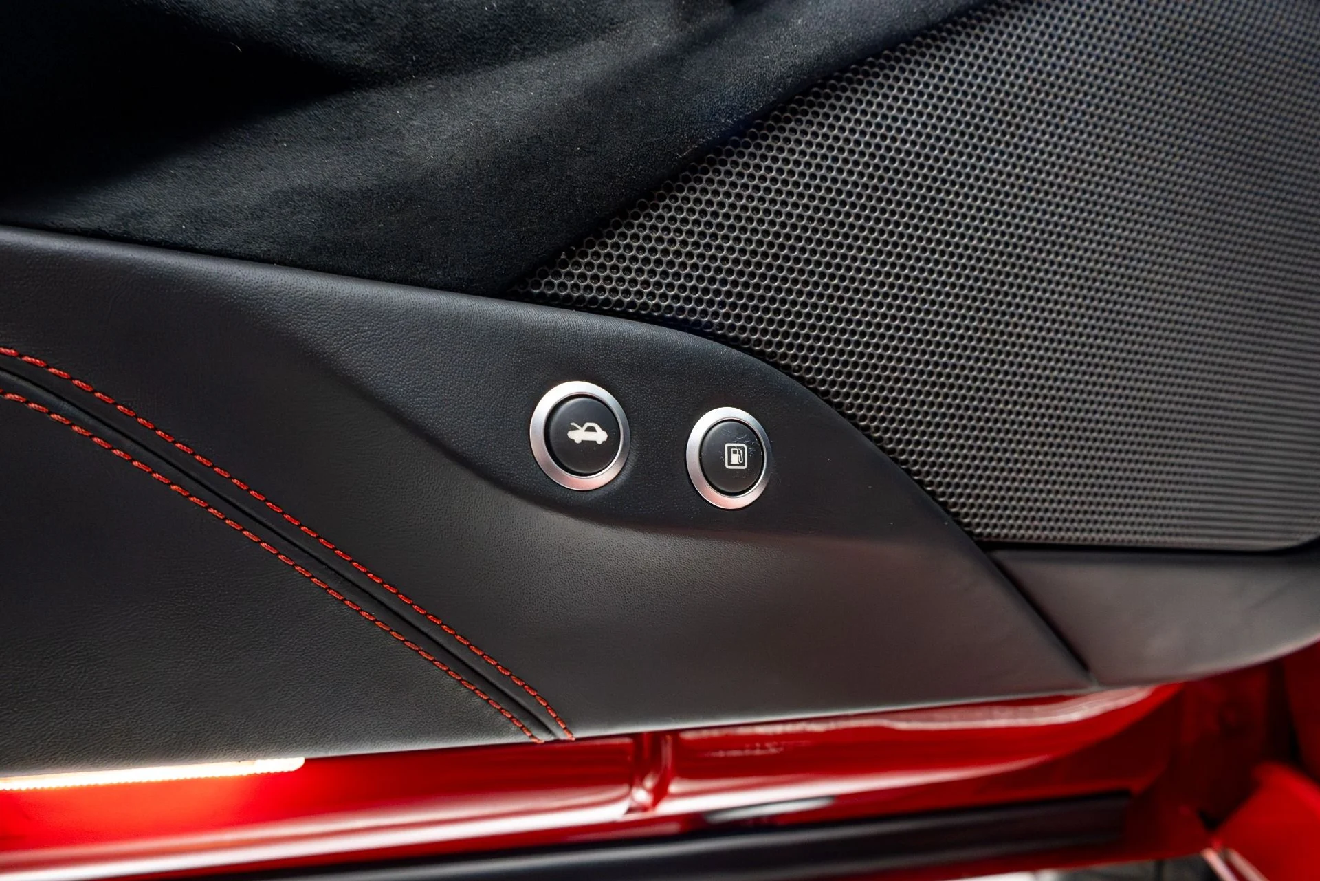 mph054_2333052974_Used_2018_Ferrari_488_GTB_1775864640_04c595b6b6