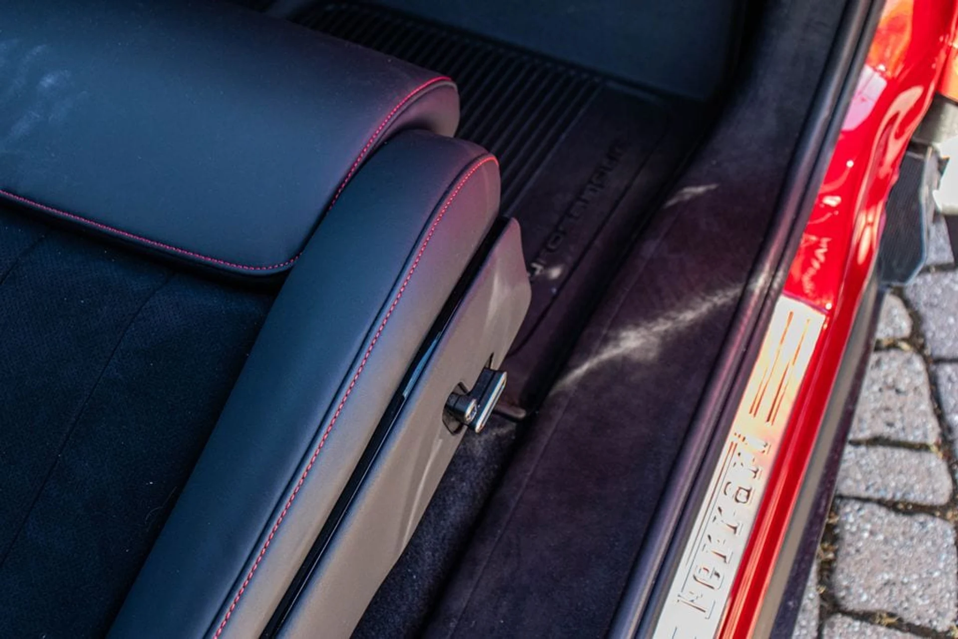 mph054_2349728542_f935e558237a247eff2b010260f62de6x_eef787137a