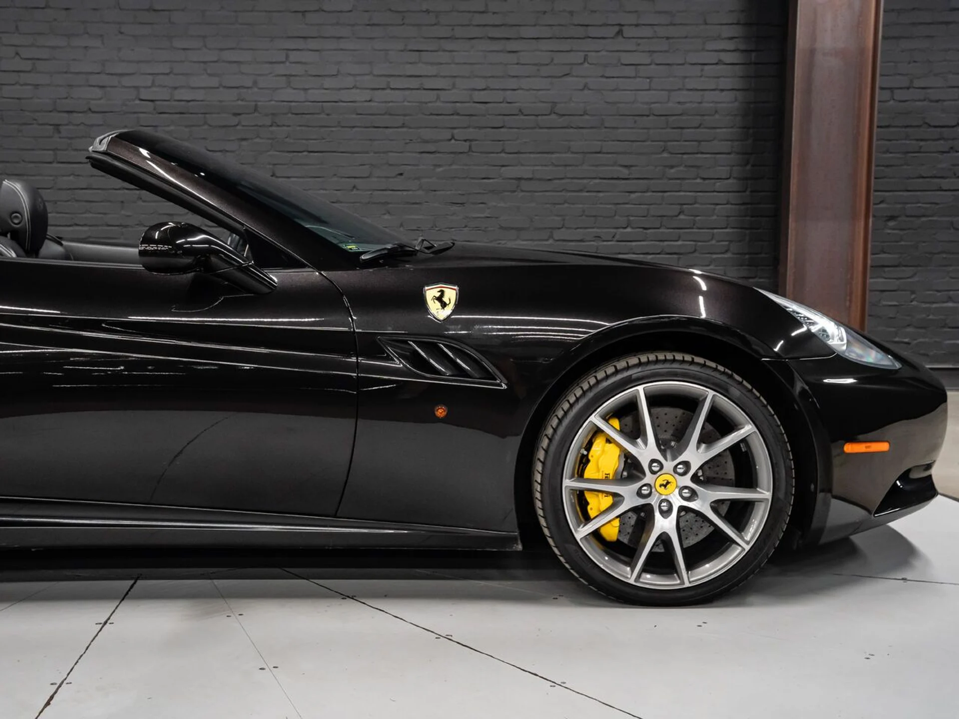 mph054_2371271126_ferrari_california_2011_a481552284