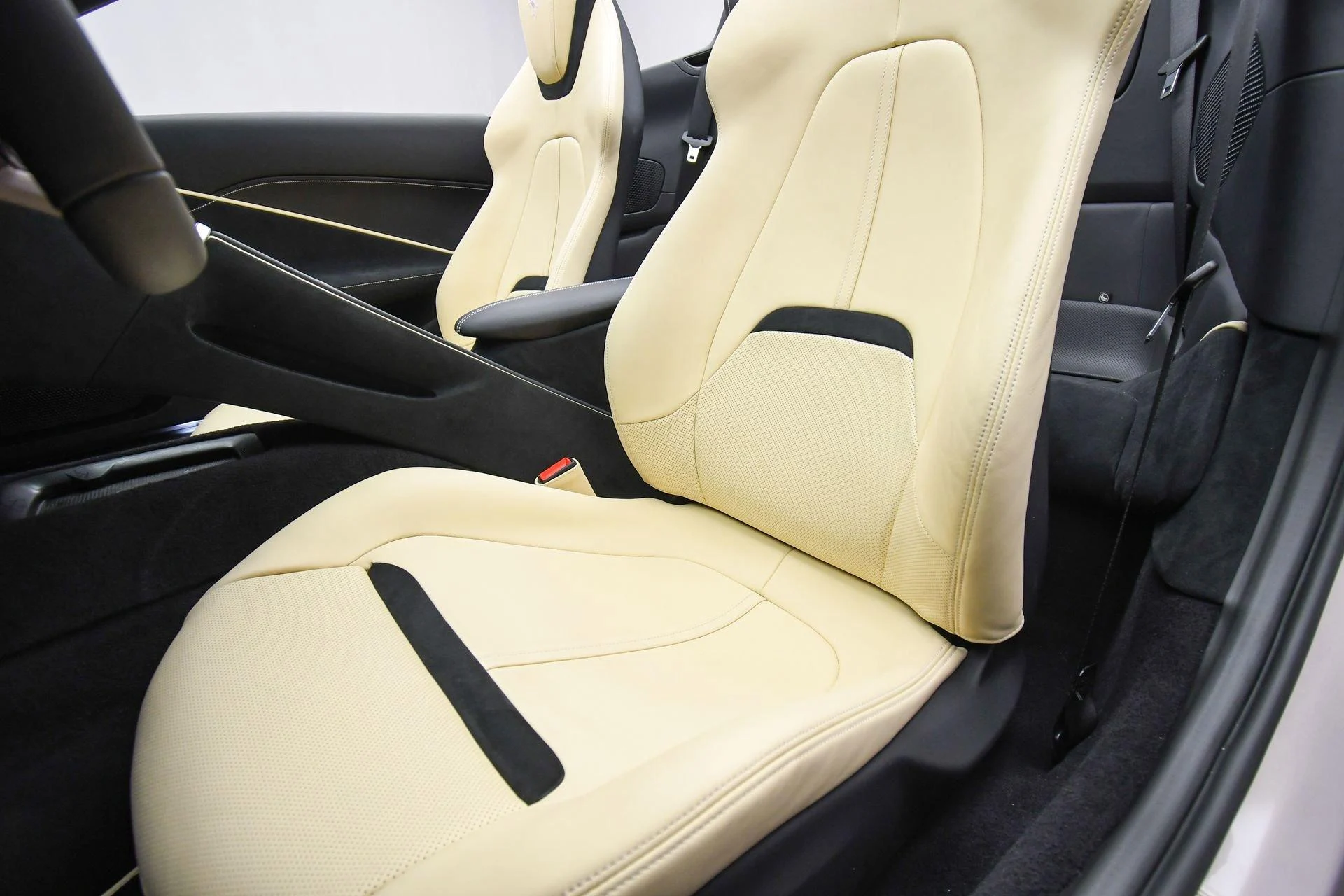 mph054_2384539099_Used_2024_Ferrari_Roma_1738832290_ac3bd072a1