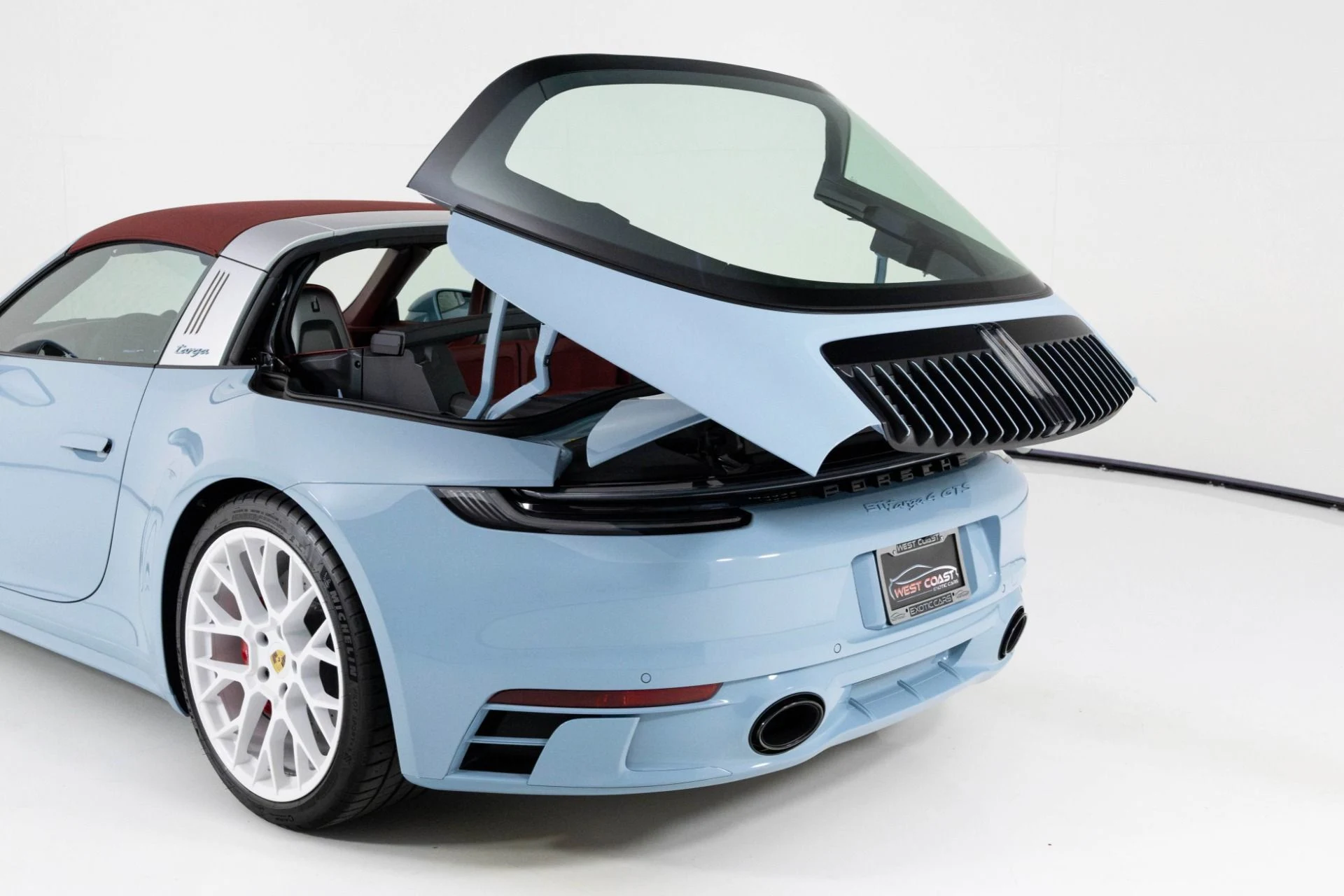 mph054_2402079683_Used_2023_Porsche_911_Targa_4_GTS_1762298458_6db54f1306