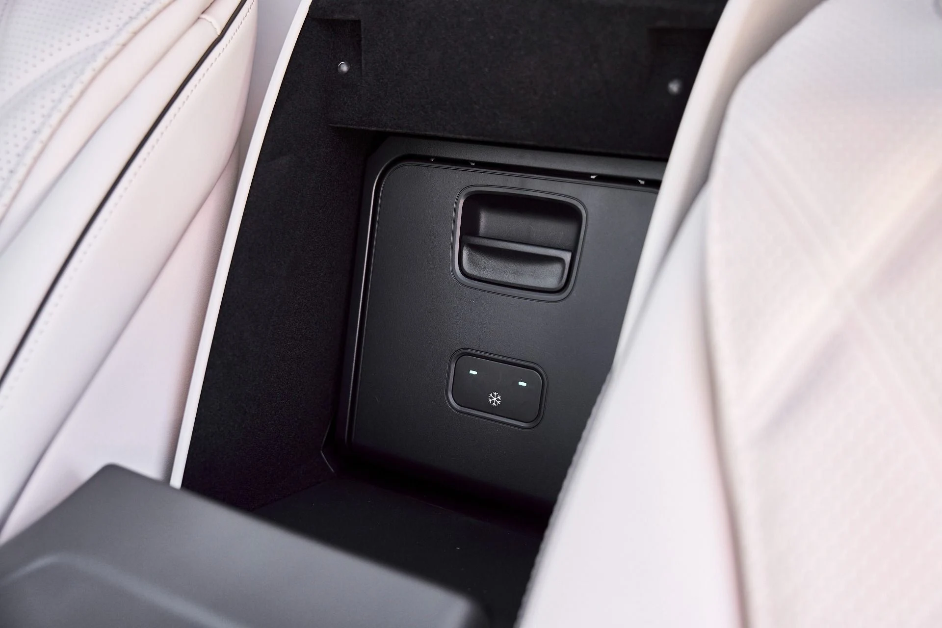 mph054_2413027536_Used_2025_Mercedes_Benz_EQS_Maybach_EQS_680_1773365888_2f8547e09b