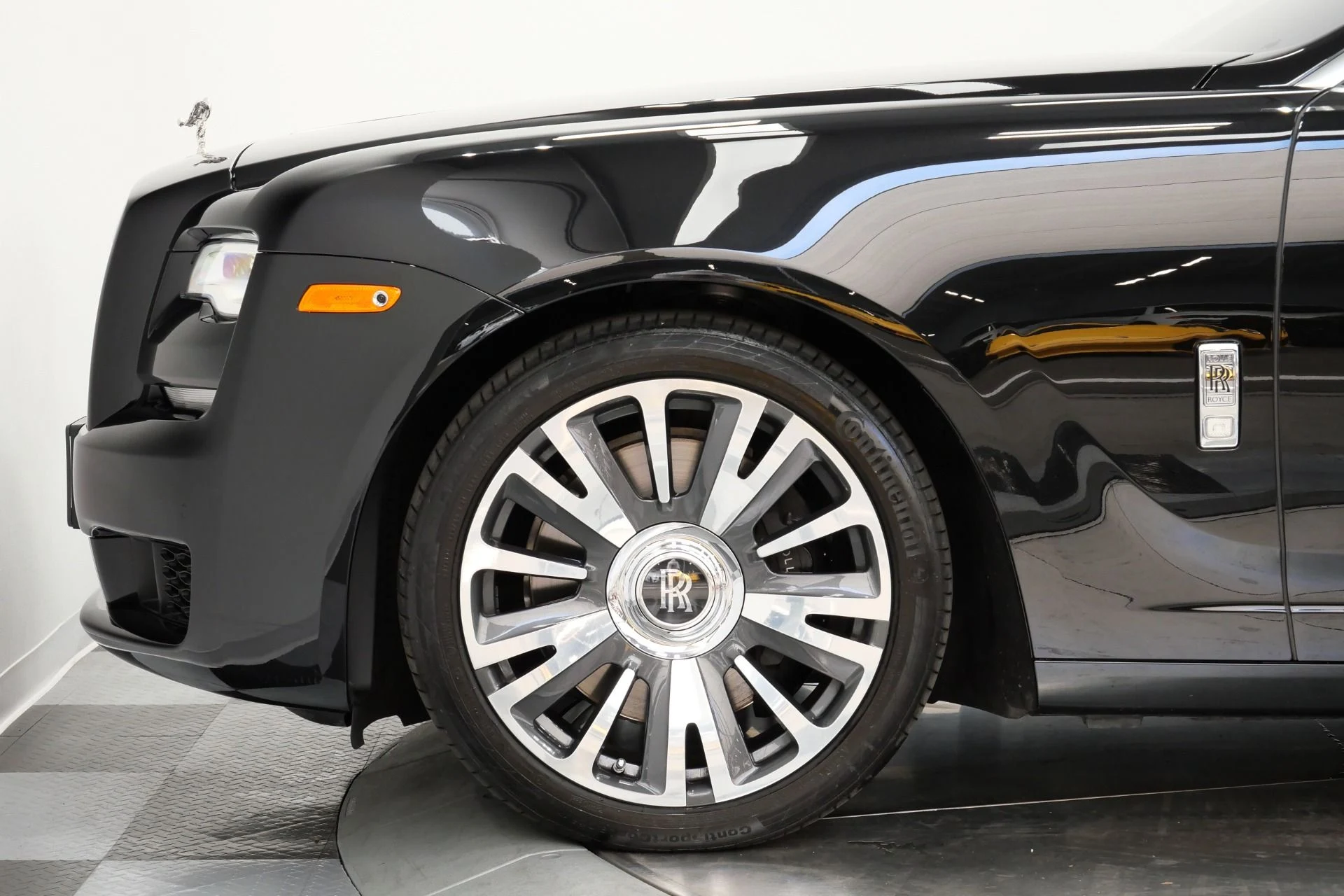 mph054_2420368955_Used_2019_Rolls_Royce_Ghost_EWB_Long_Wheelbase_Model_430_K_MSRP_Low_Miles_1788191510_bb7b1d5544
