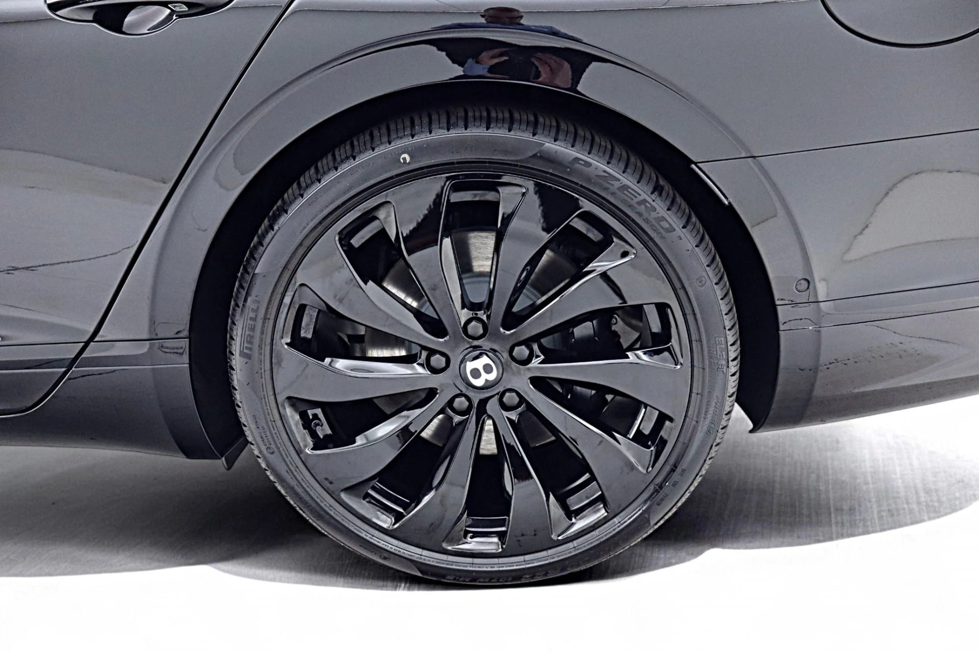 mph054_2444142958_New_2026_BENTLEY_Flying_Spur_Azure_V8_d0c98e36c7