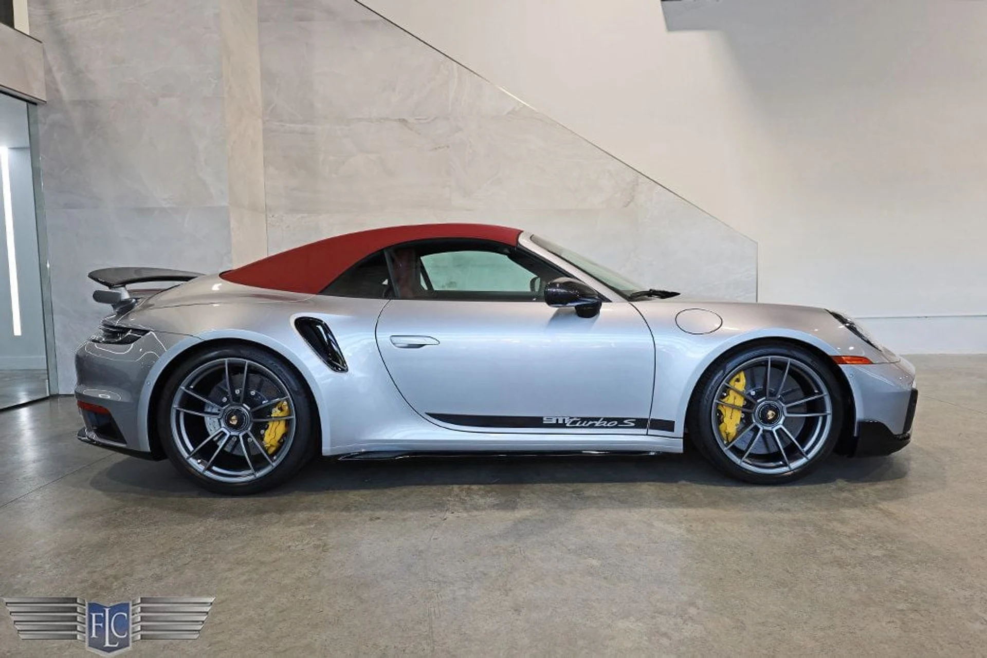 mph054_247653571_used_2024_porsche_911_turboscabriolet_9689_22937048_55_1024_610827e153
