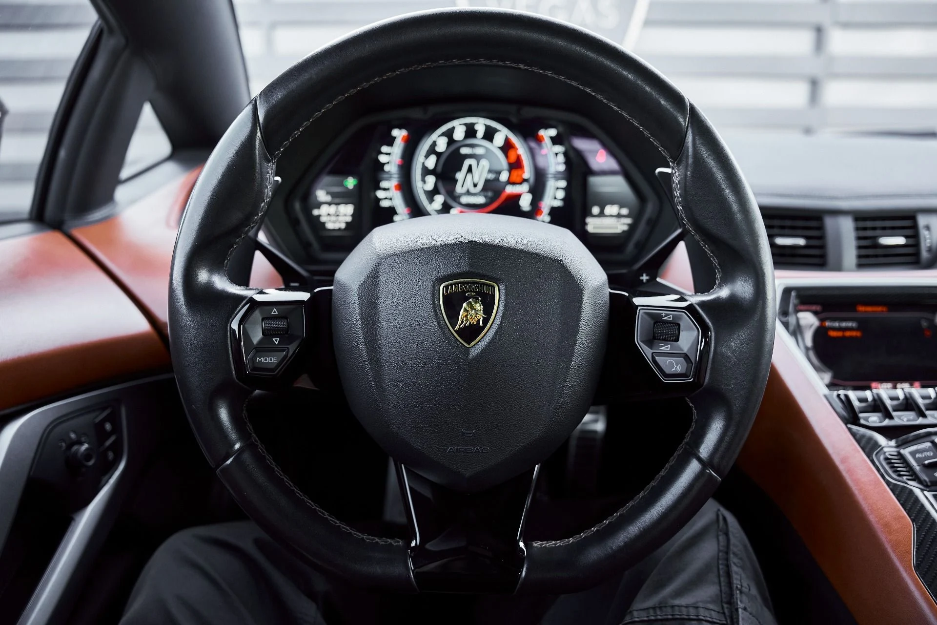 mph054_2482888650_Used_2018_Lamborghini_Aventador_S_Base_1773191870_6700e0890b