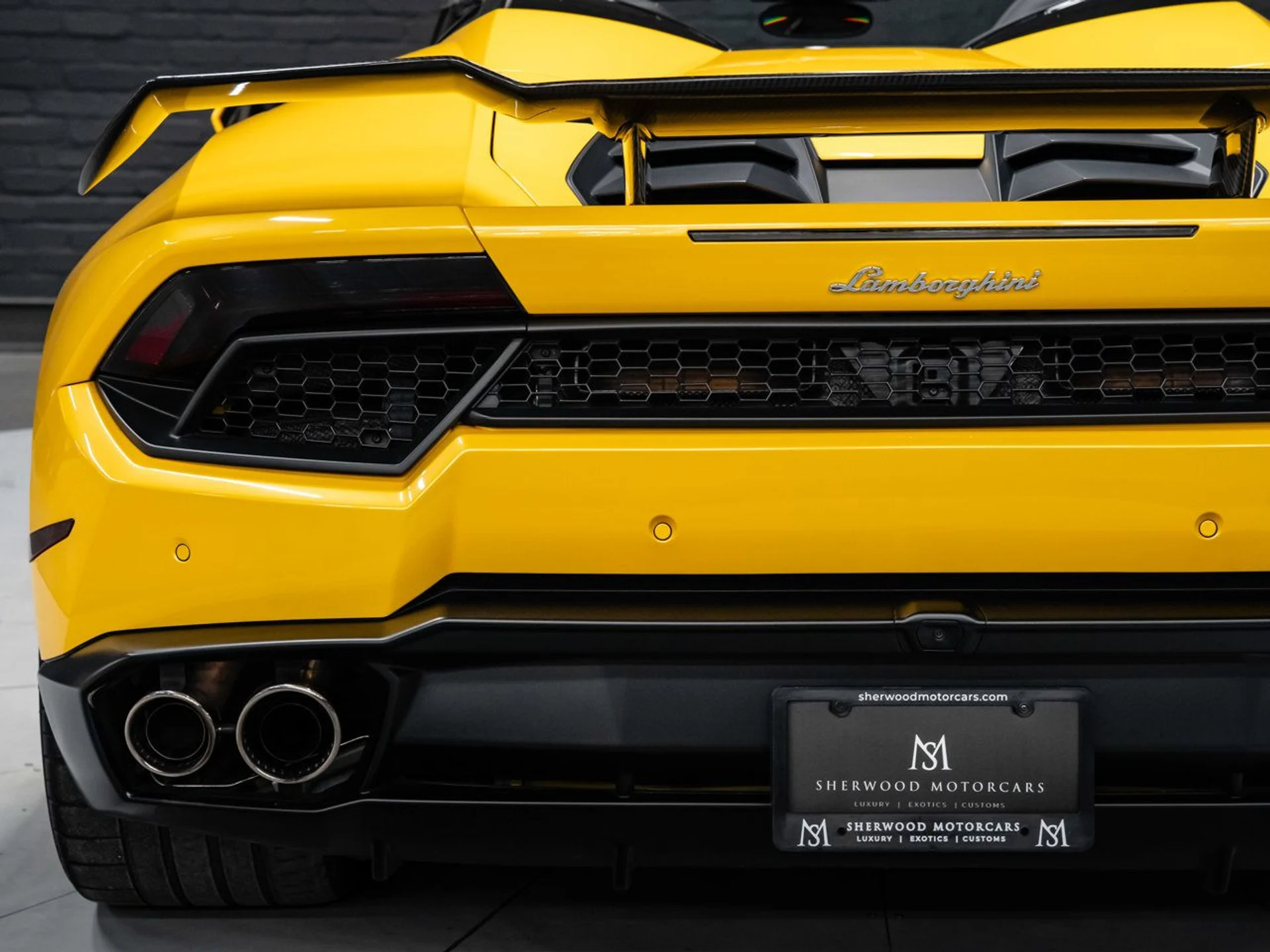 mph054_2515348440_lamborghini_huracan_2017_e085eca9ba
