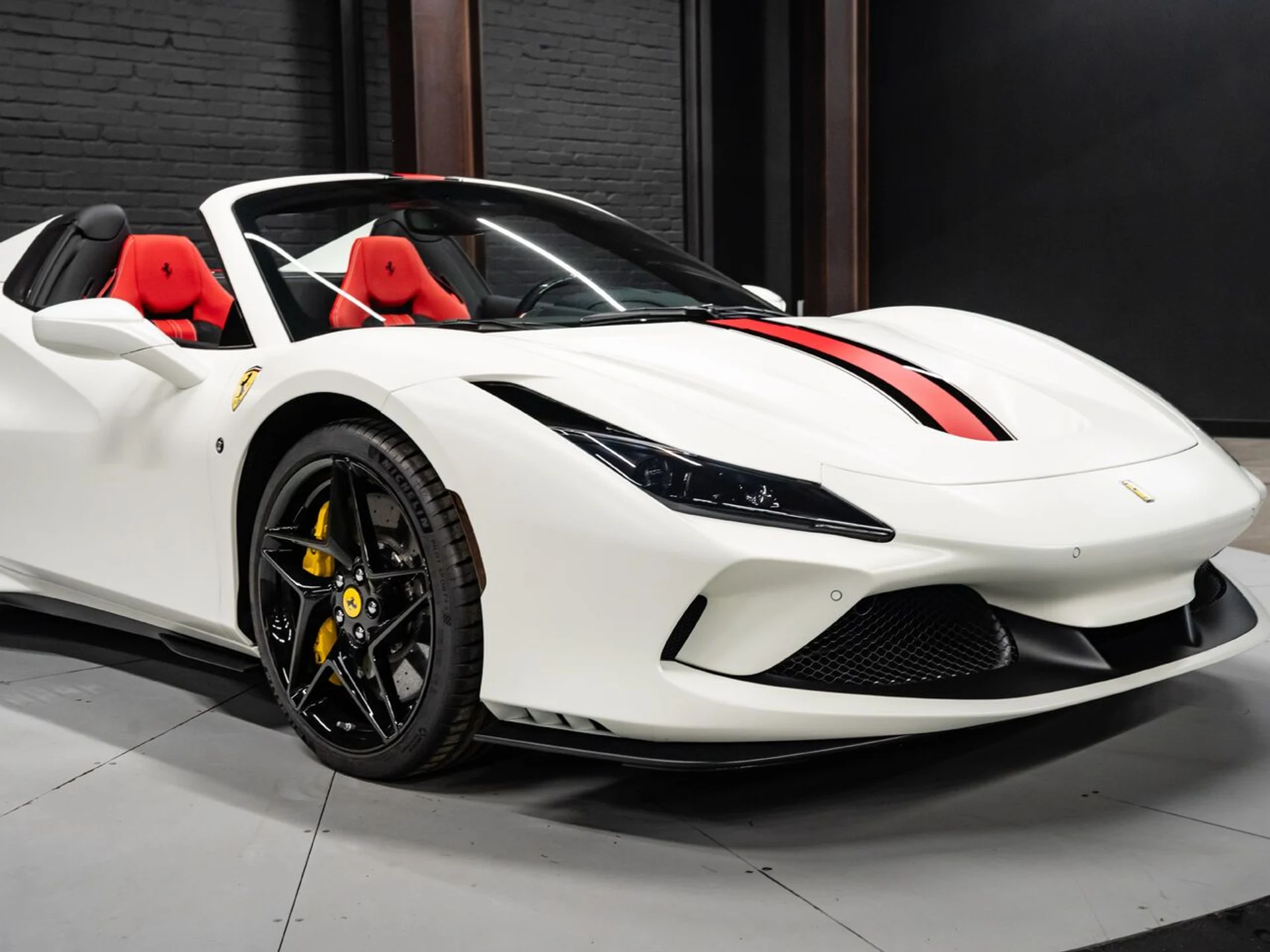 mph054_251726737_ferrari_f8_spider_2022_3a5e83542f