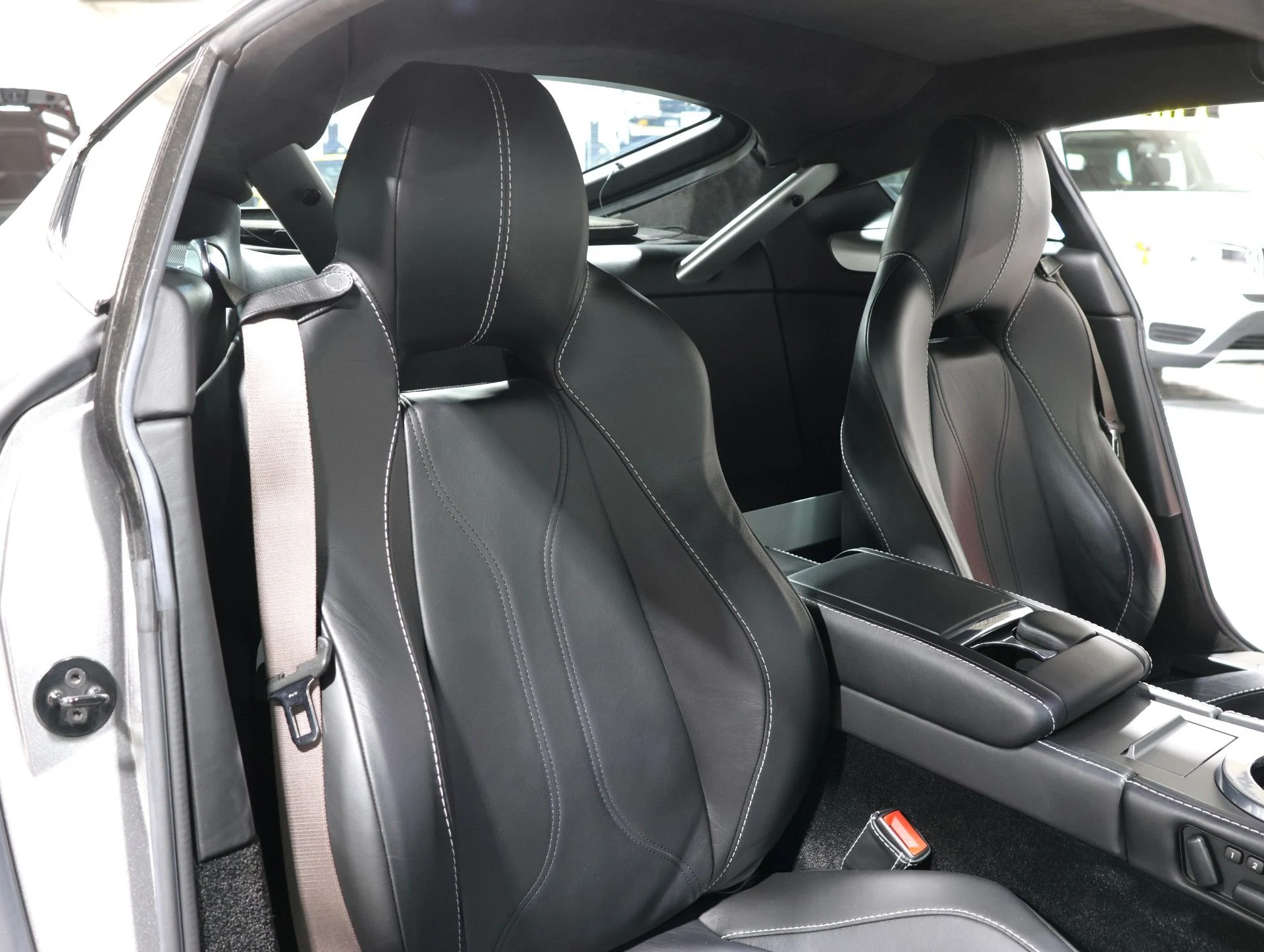 mph054_2518488468_Used_2012_Aston_Martin_V12_Vantage_Rare_6_Speed_Manual_Over_200_K_MSRP_20_K_In_Recent_Maintenance_1770846605_99f4dc6ef8