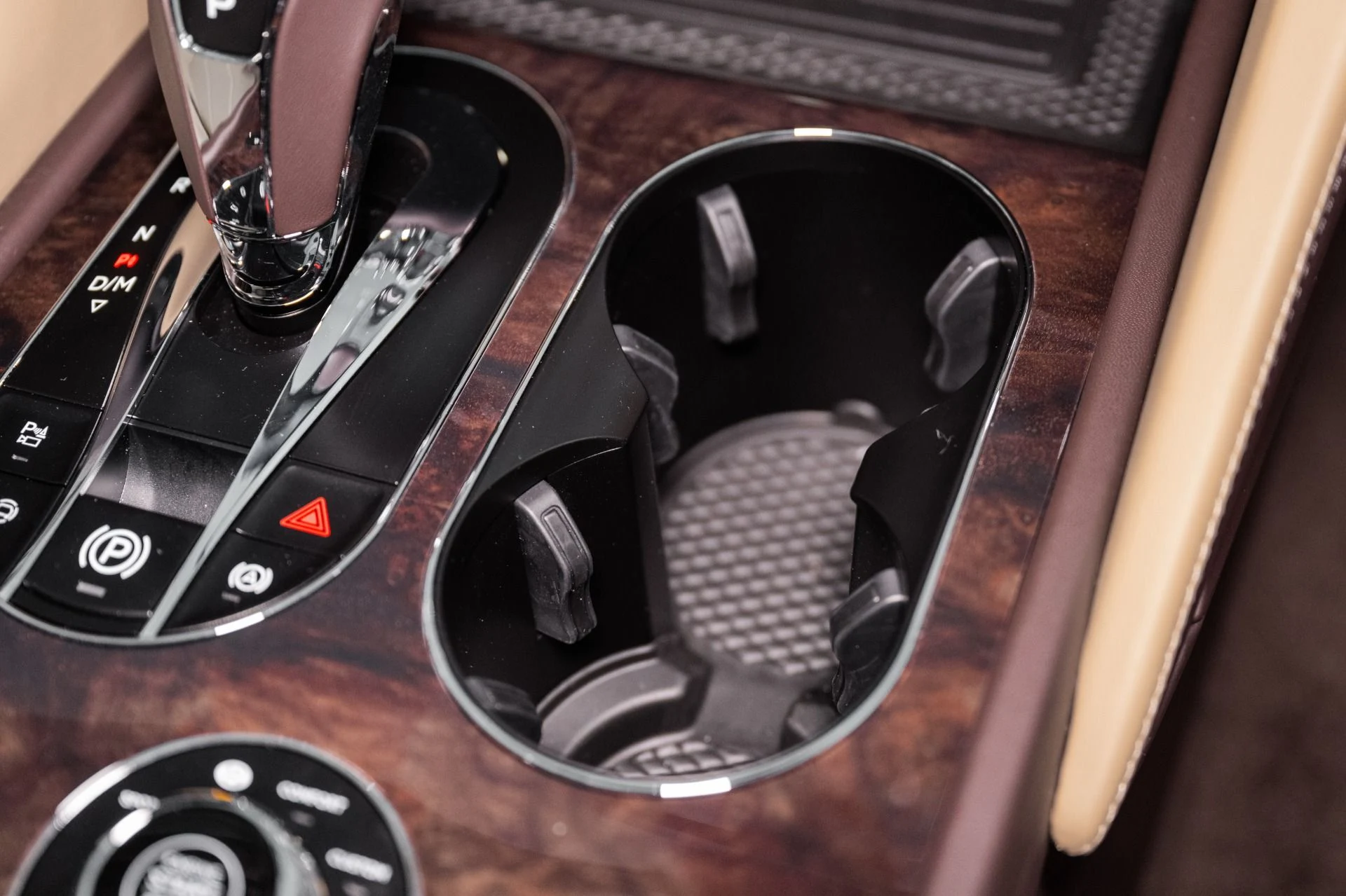 mph054_2539391501_Used_2025_Bentley_Bentayga_EWB_Mulliner_V8_1762964457_35d2002173