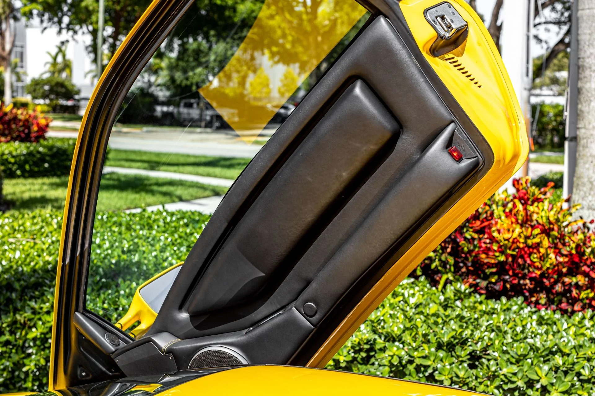 mph054_254814746_Used_2001_Lamborghini_Diablo_VT_IMMACULATE_CONDITION_W_EXTENSIVE_CARBON_19_K_SERVICE_PERFORMED_1658444927_3e5e03ce99