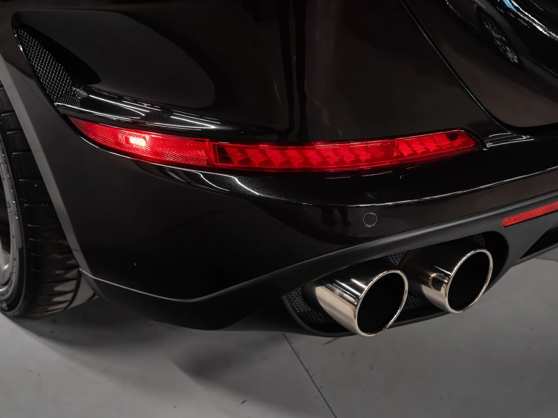 mph054_2569840624_ferrari_california_2015_d8e4ef0949