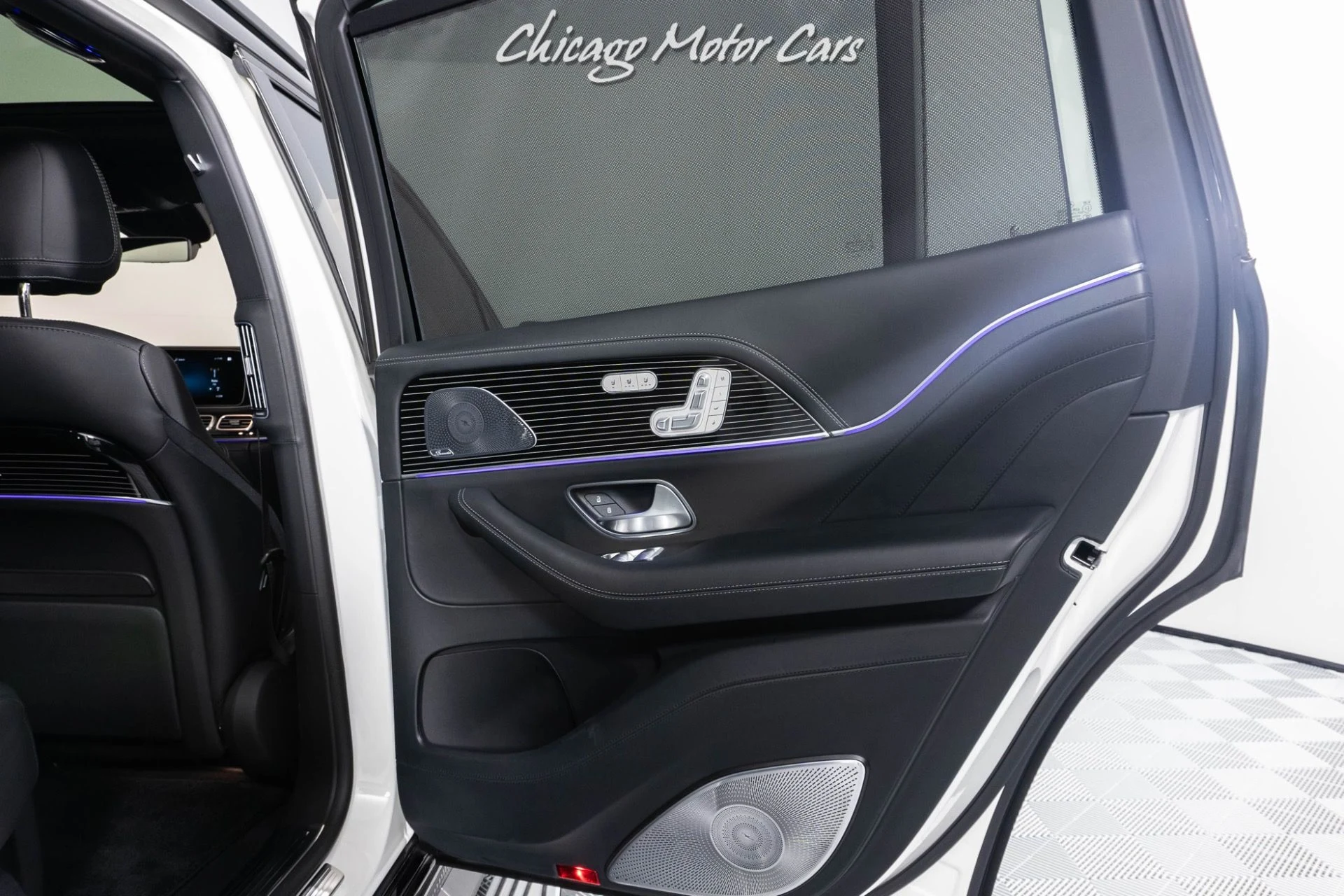 mph054_2572073166_10022_p55_l_9732a26181