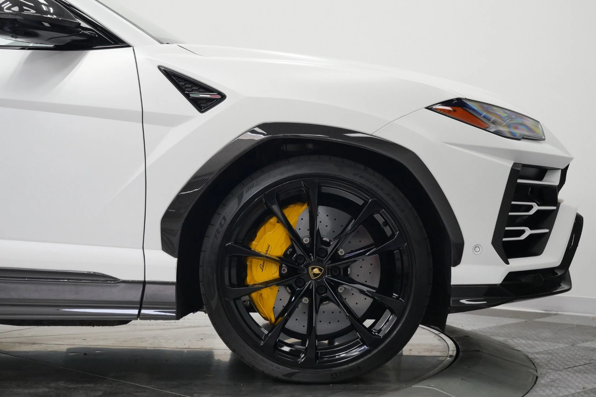 mph054_2581092239_Used_2021_Lamborghini_Urus_Carbon_Fiber_Packs_Inside_and_Out_23_Inch_Wheels_1775930480_d3b19bd1af