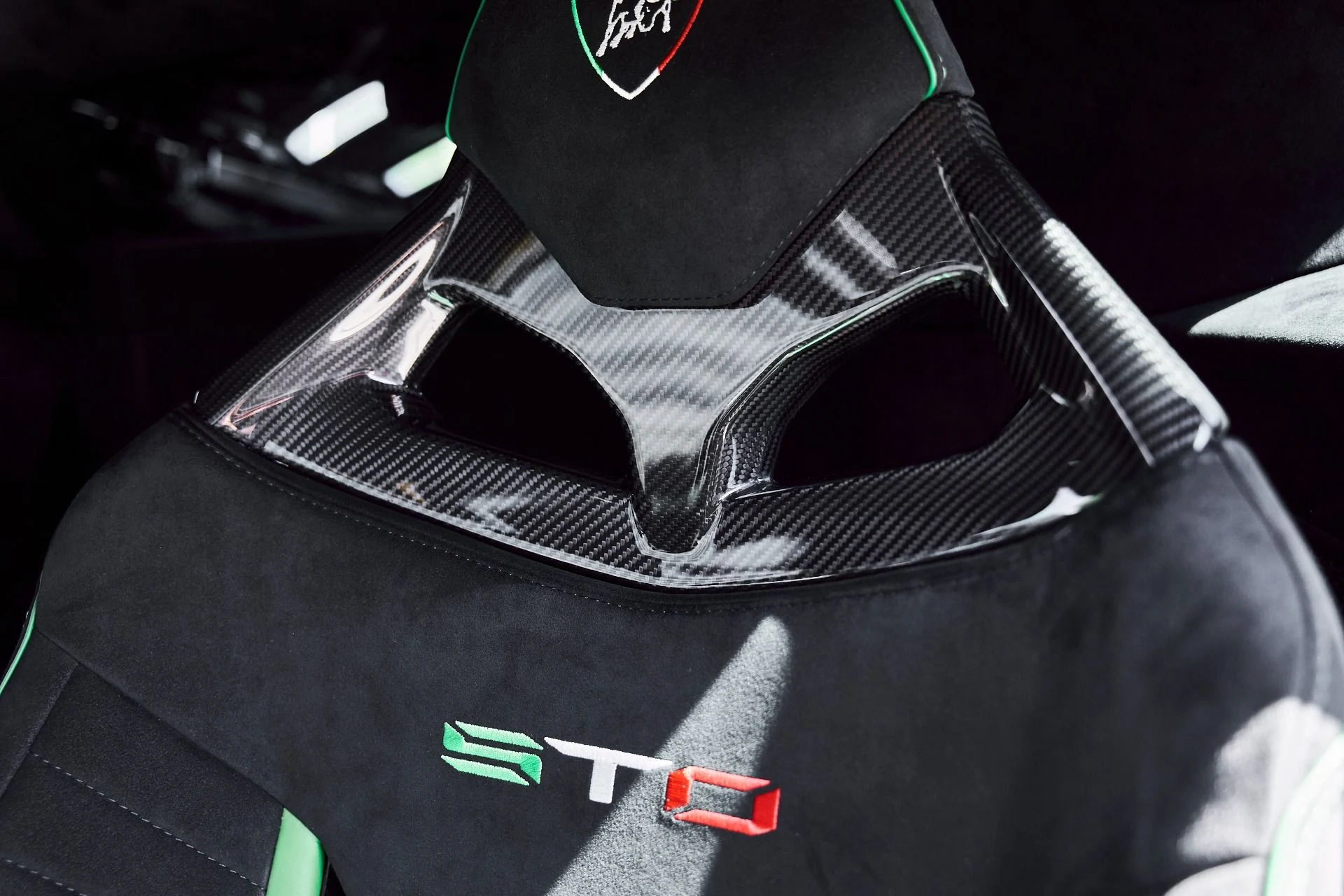 mph054_2598202935_Used_2022_Lamborghini_Huracan_STO_Base_1774488485_bc72773533