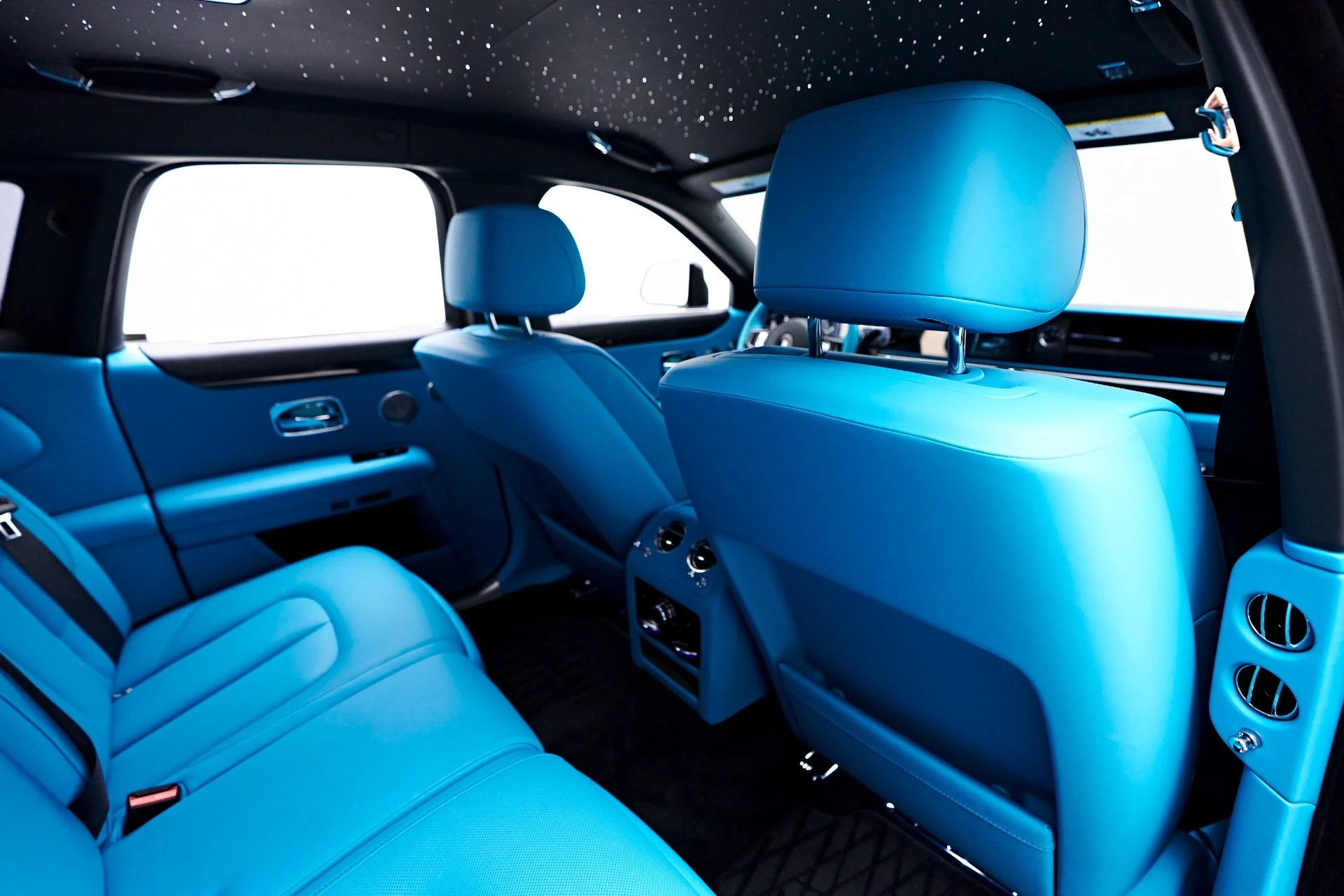 mph054_2605726611_Used_2024_Rolls_Royce_Ghost_Base_1755131984_99a1701dd8