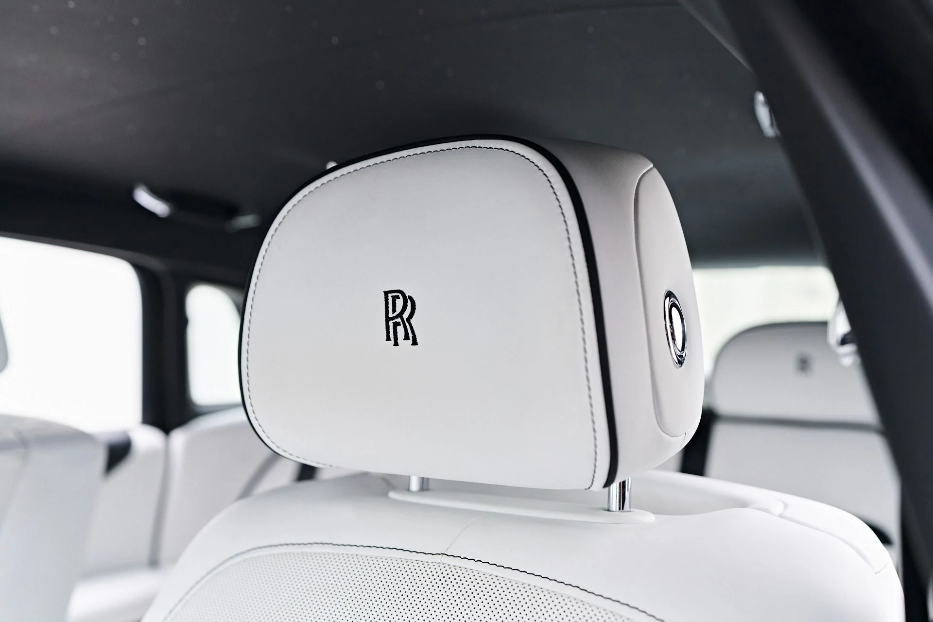 mph054_2606604212_Used_2021_Rolls_Royce_Ghost_Base_1754512470_ca59b4ceeb
