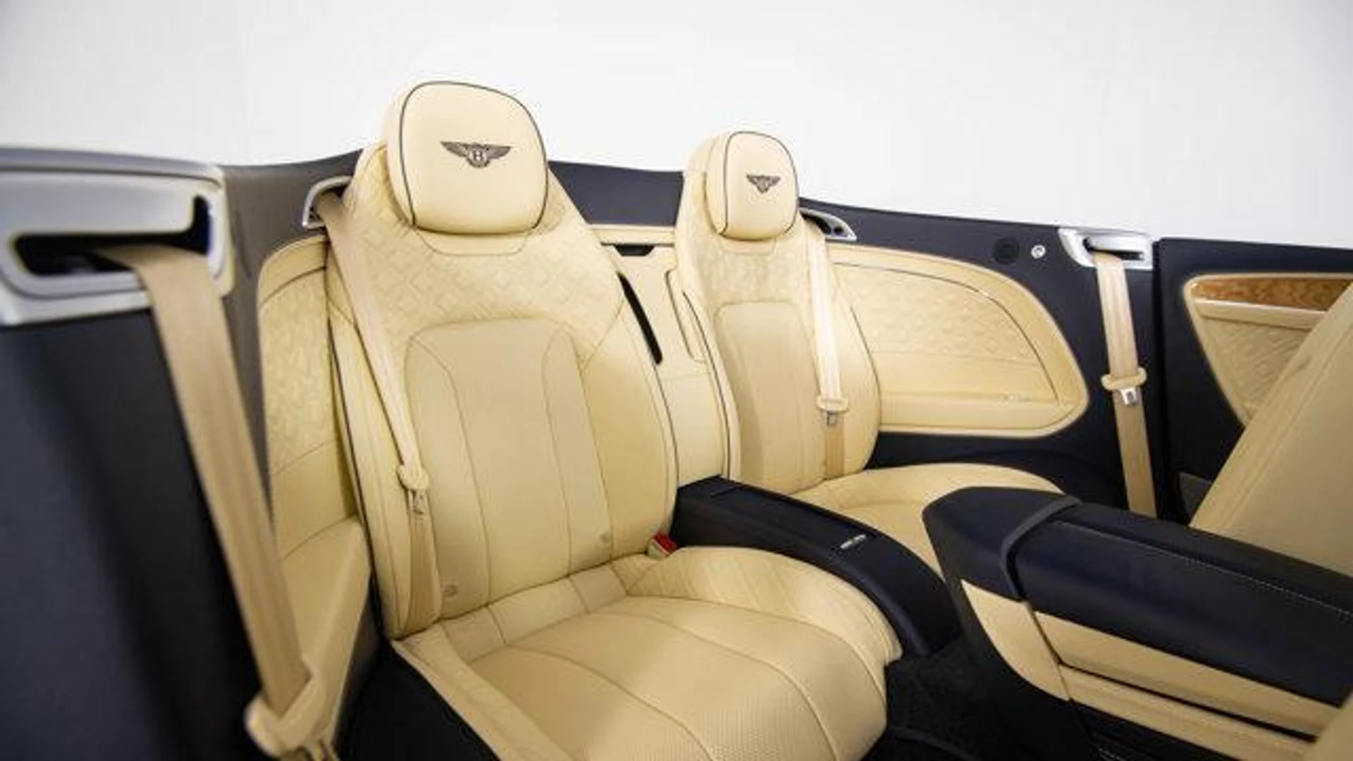 mph054_2608306359_cqm3_B_JDP_8qrlv3fbyds_A_W_Bo_YM_cdba43c08a