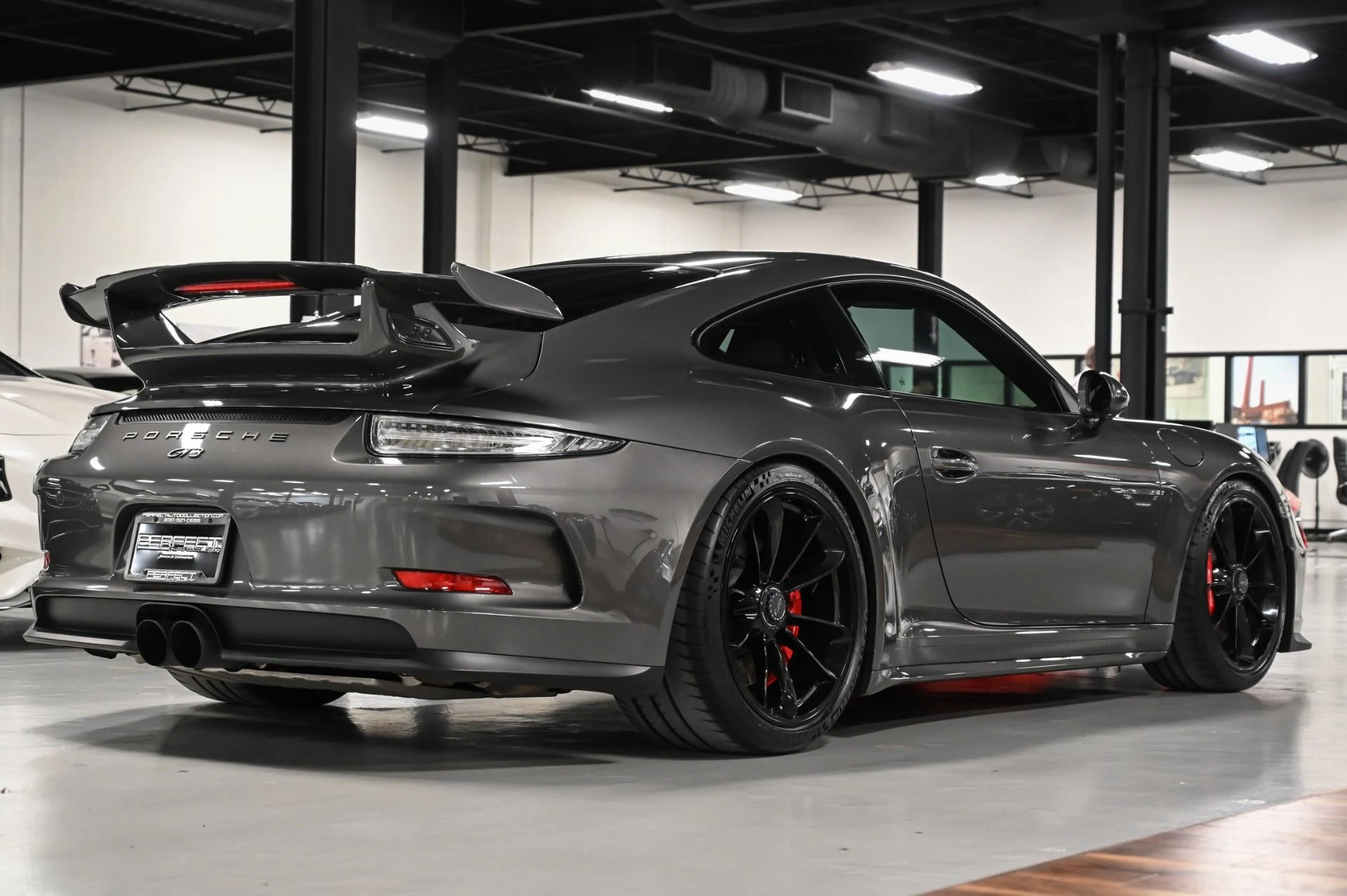 mph054_2612613449_Used_2015_Porsche_911_GT_3_1749853889_62de636887
