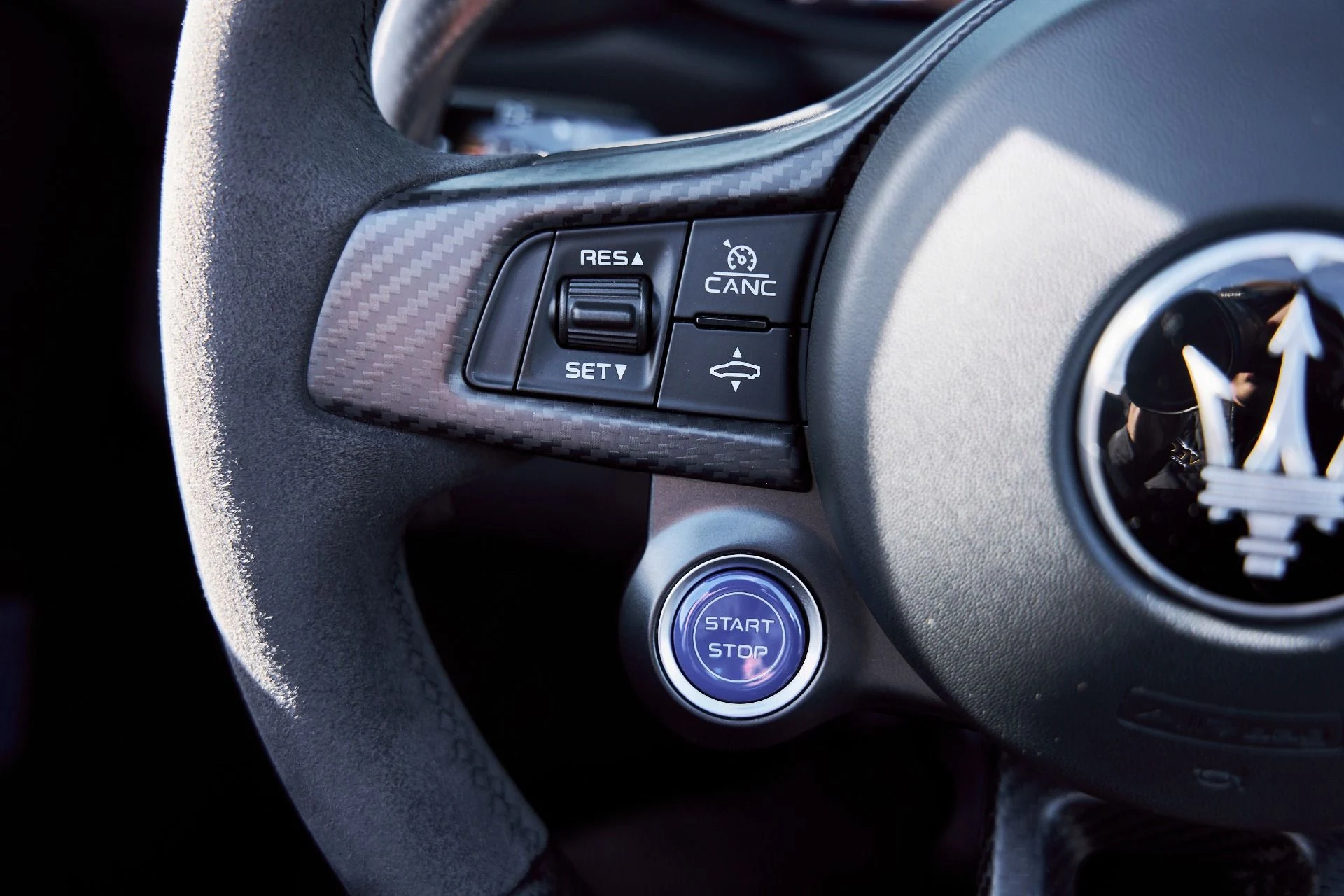 mph054_2614267571_Used_2023_Maserati_MC_20_1769481271_1a90a21158