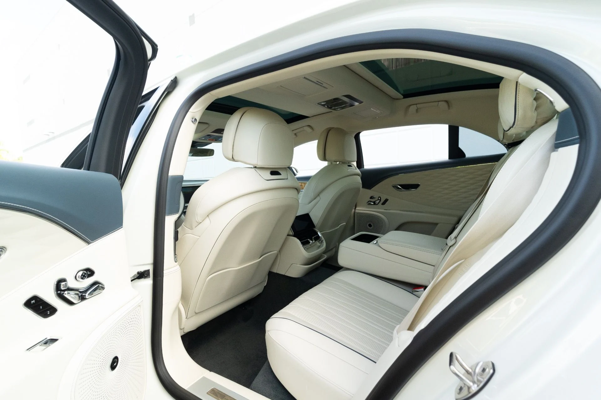 mph054_2620028355_Used_2021_Bentley_Flying_Spur_W12_1764865033_cfc9f69cd2