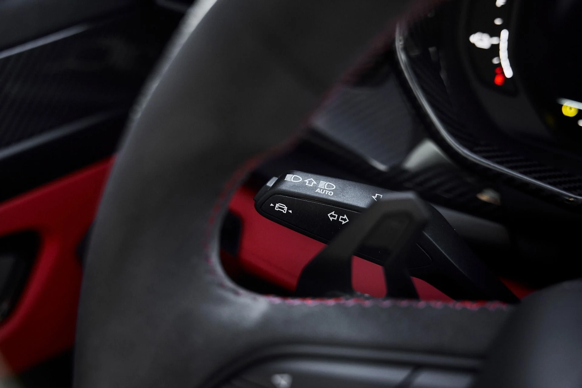 mph054_2631888423_Used_2025_Lamborghini_Urus_SE_1778289257_5773c6a3a6
