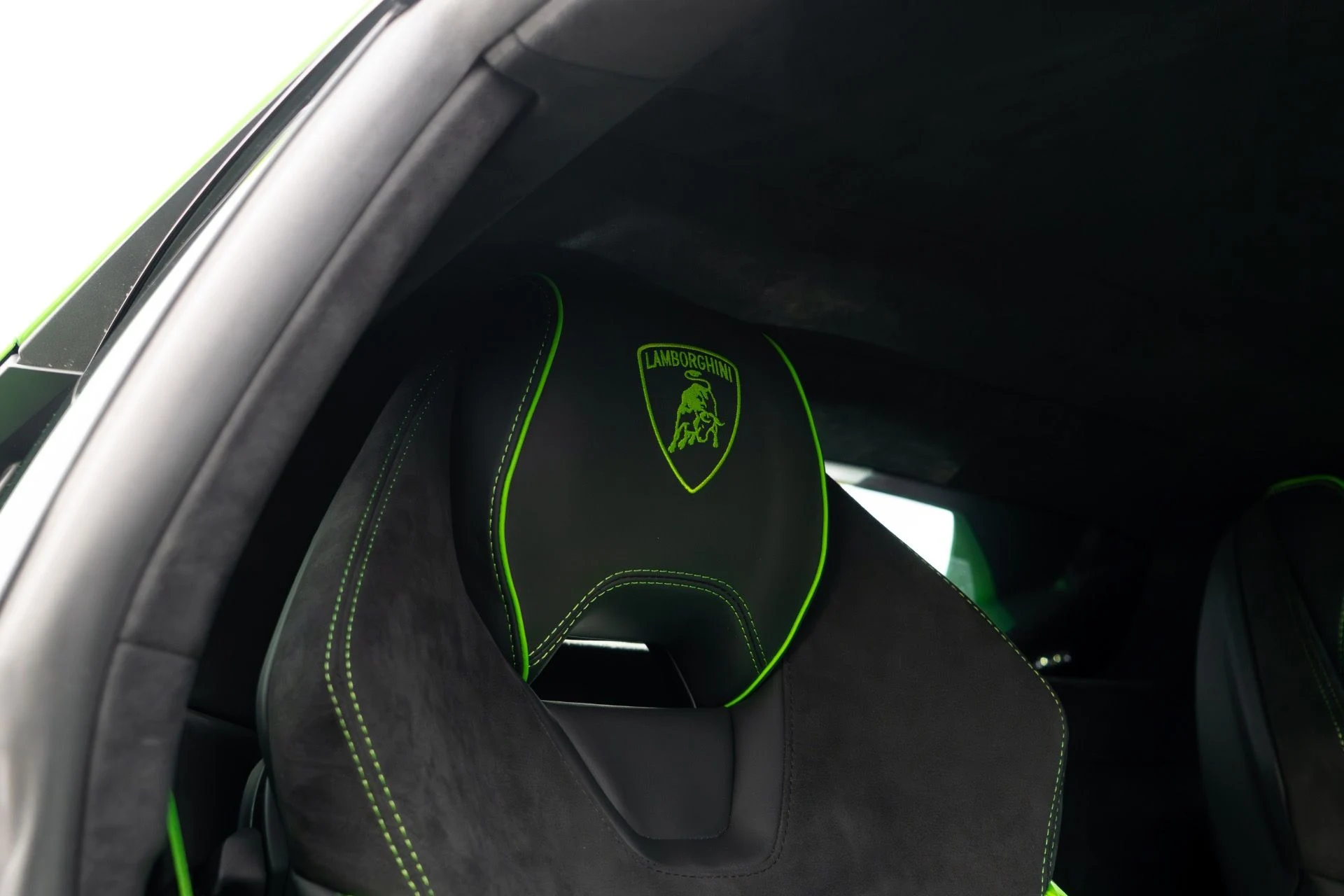 mph054_2633769393_Used_2023_Lamborghini_Huracan_Tecnica_1761058582_cbd4e38b04