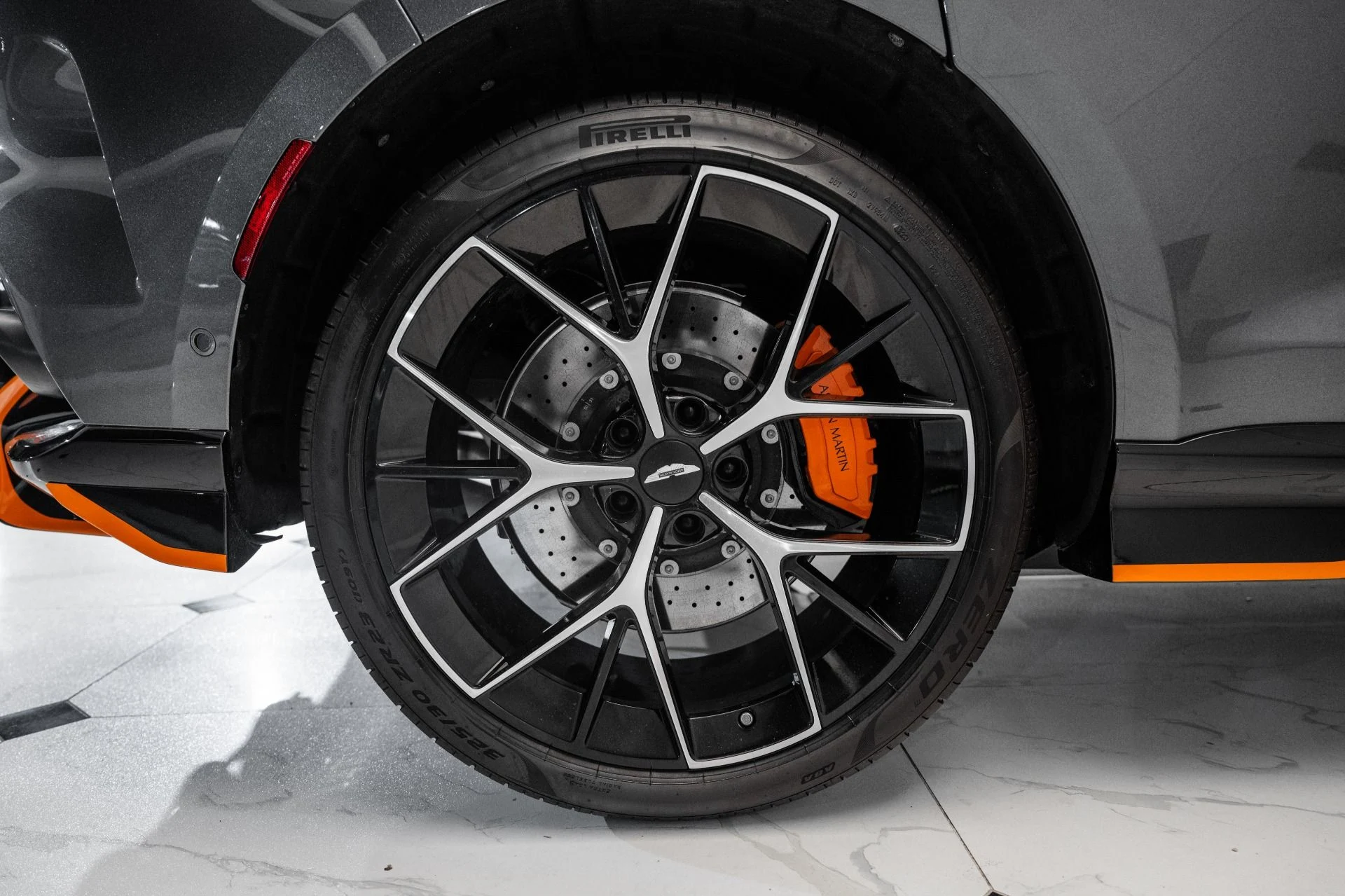 mph054_2643708397_Used_2025_Aston_Martin_DBX_707_1754709382_097c496af5