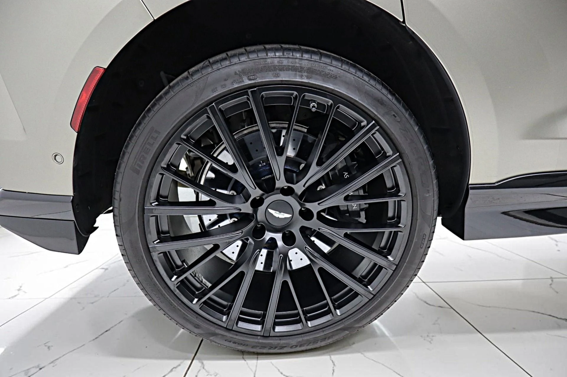 mph054_2656174472_Used_2023_Aston_Martin_DBX_707_0bd2f9d882