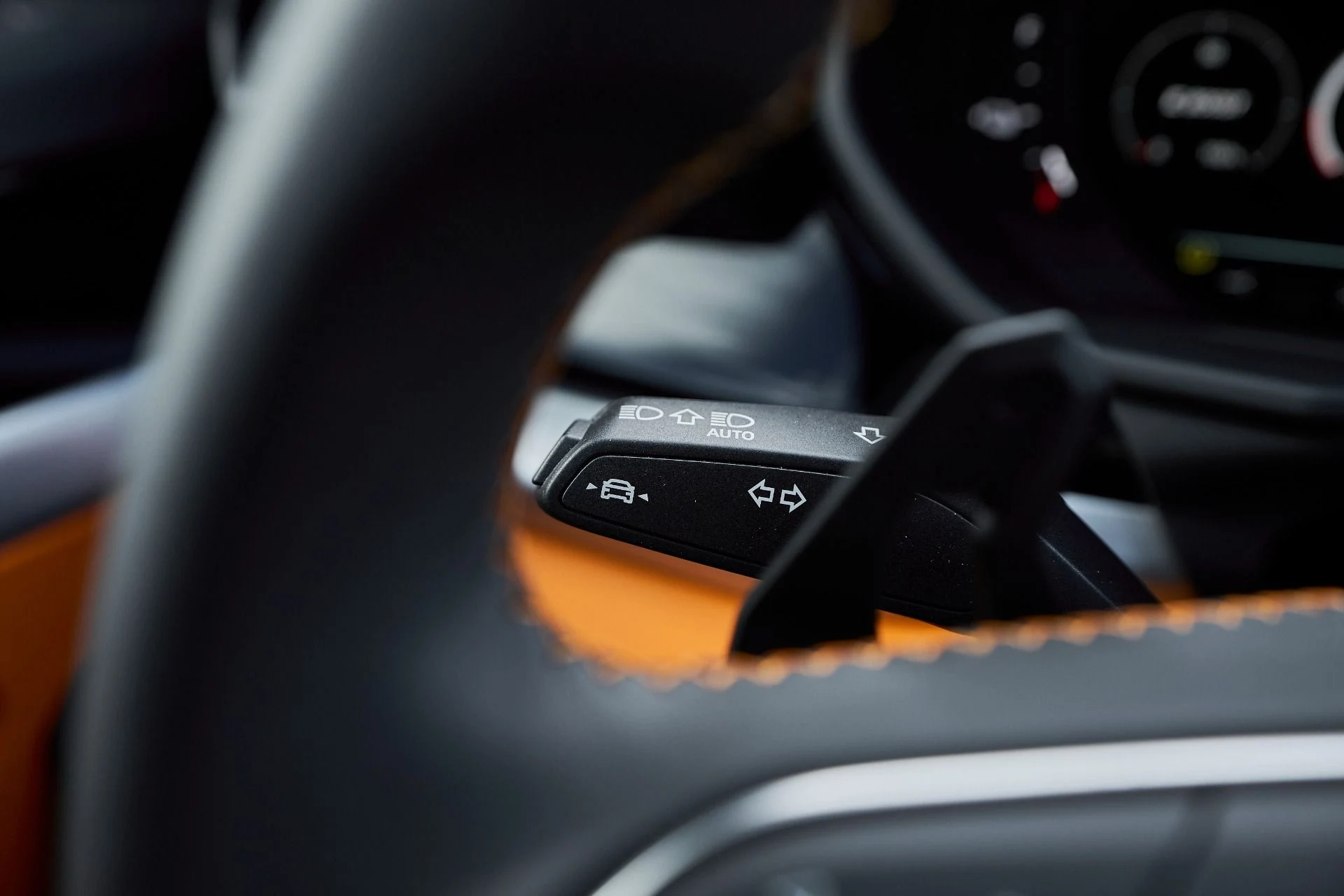 mph054_2657794537_Used_2025_Lamborghini_Urus_SE_1763677066_60e79a45c2