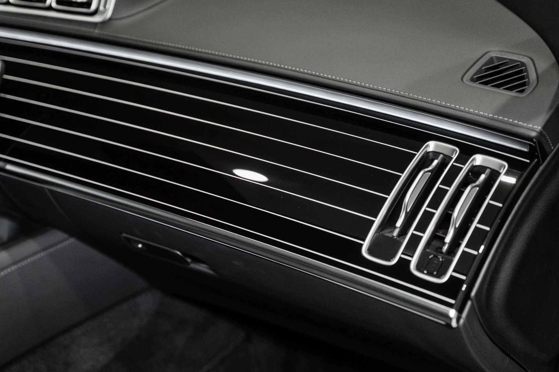 mph054_2682601894_Used_2024_Mercedes_Benz_S_Class_Maybach_S_580_1790005674_05a4392091