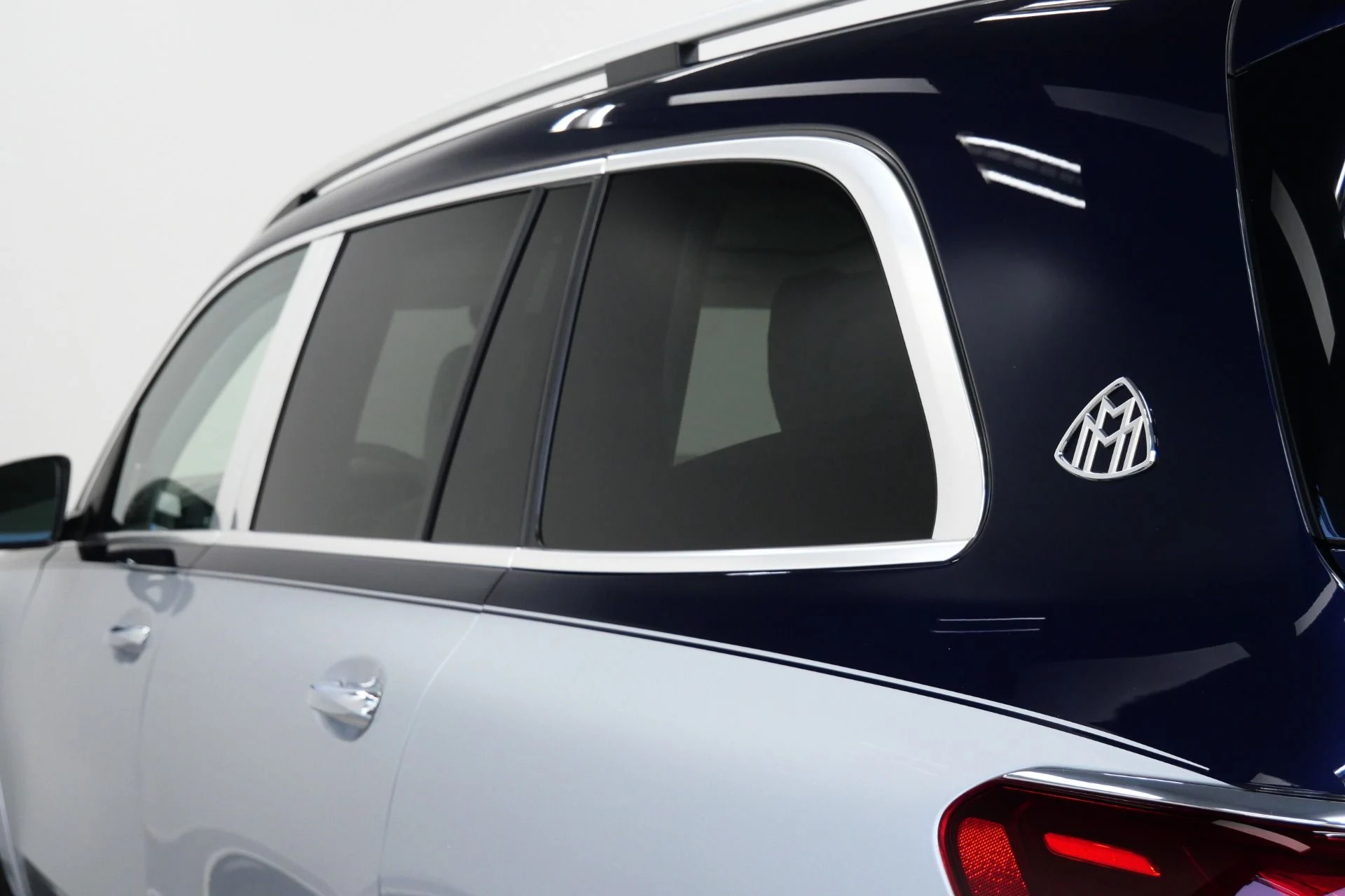 mph054_2706798043_Used_2024_Mercedes_Benz_Maybach_GLS_600_4_MATIC_Factory_Two_Tone_paint_Polished_Wheels_Loaded_1774374618_7796ca7627