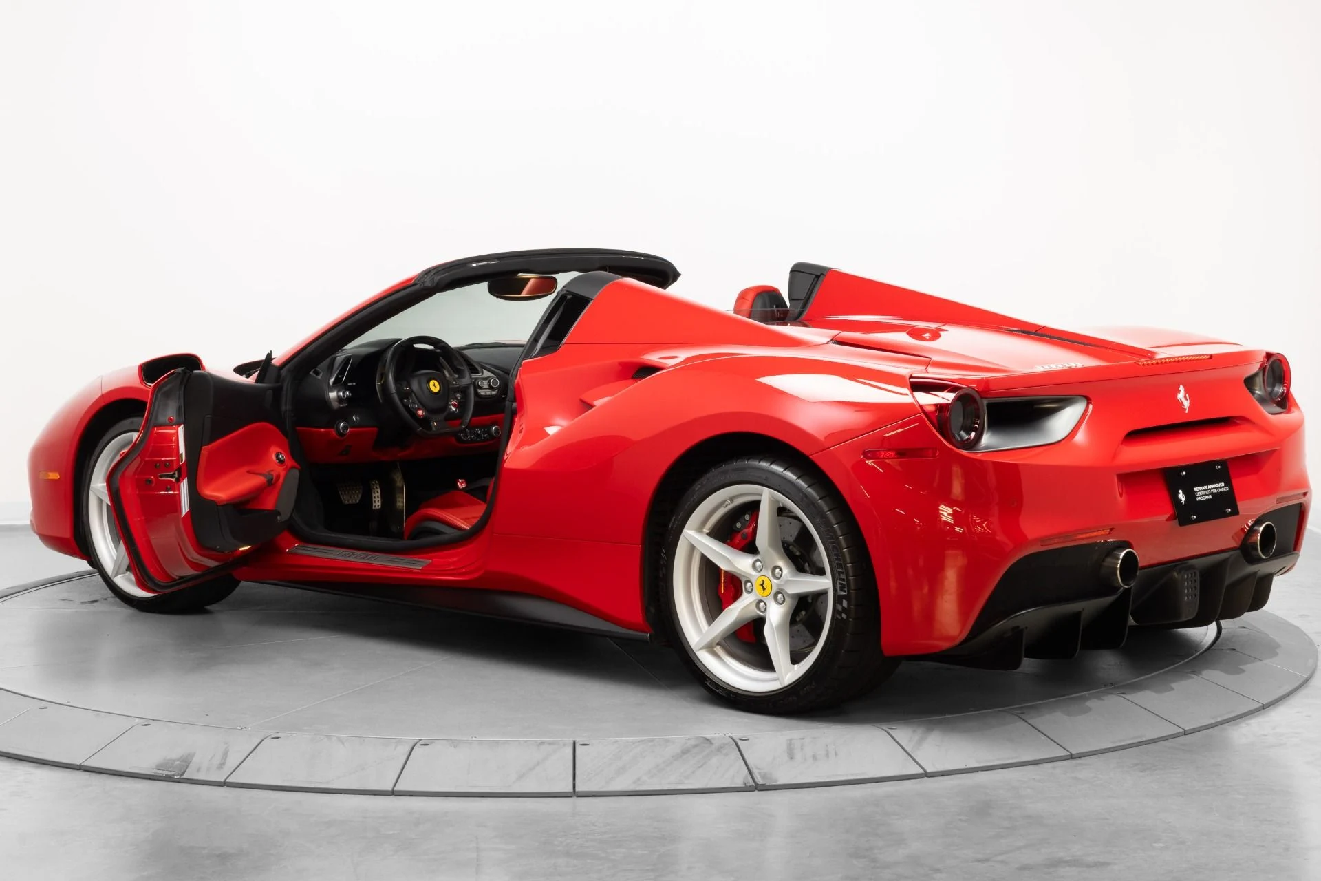 mph054_2718771314_Used_2017_Ferrari_488_Spider_1782928038_4a24dfd4a6