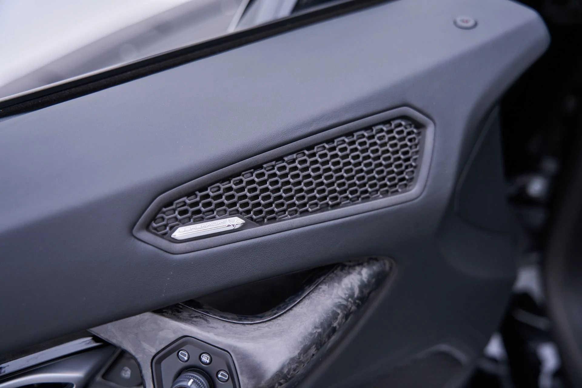 mph054_272672949_Used_2022_Lamborghini_Huracan_EVO_Base_1792542181_0160fcd024