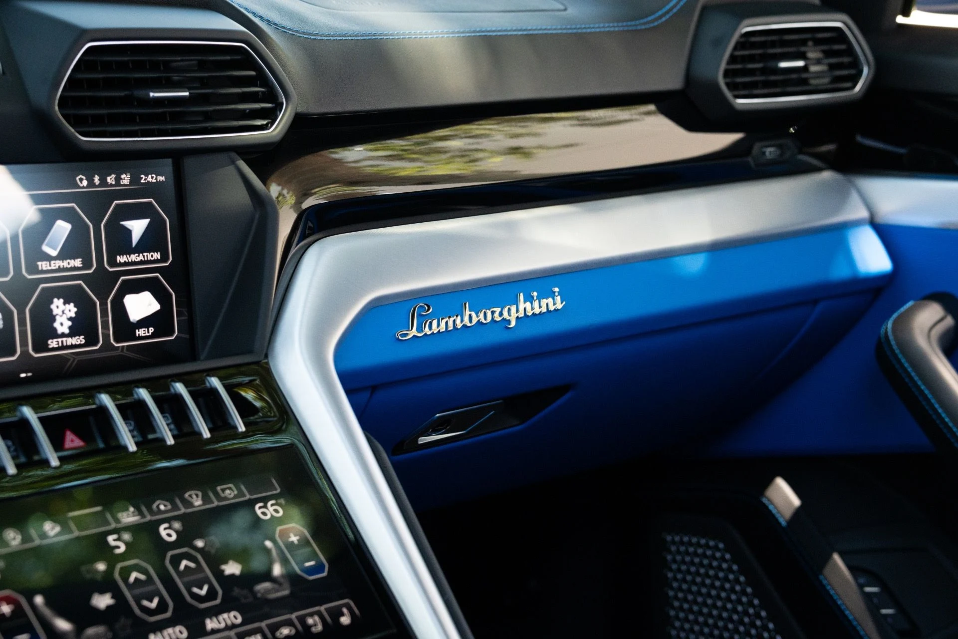 mph054_2729752428_Used_2019_Lamborghini_Urus_1781242066_9e69fb59eb