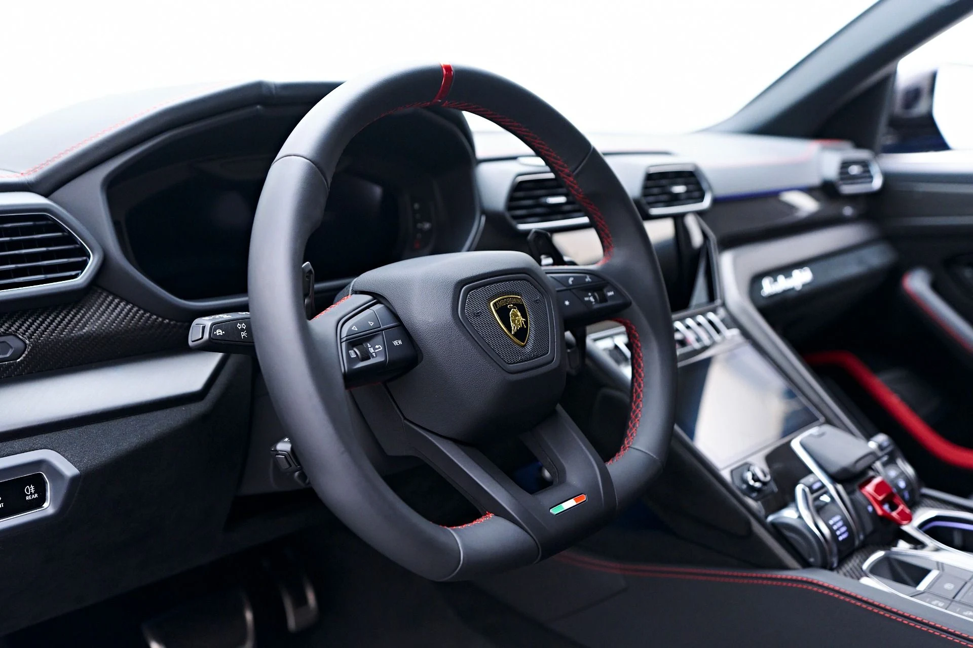 mph054_2731078261_Used_2024_Lamborghini_Urus_Performante_1751408326_77c48d67be