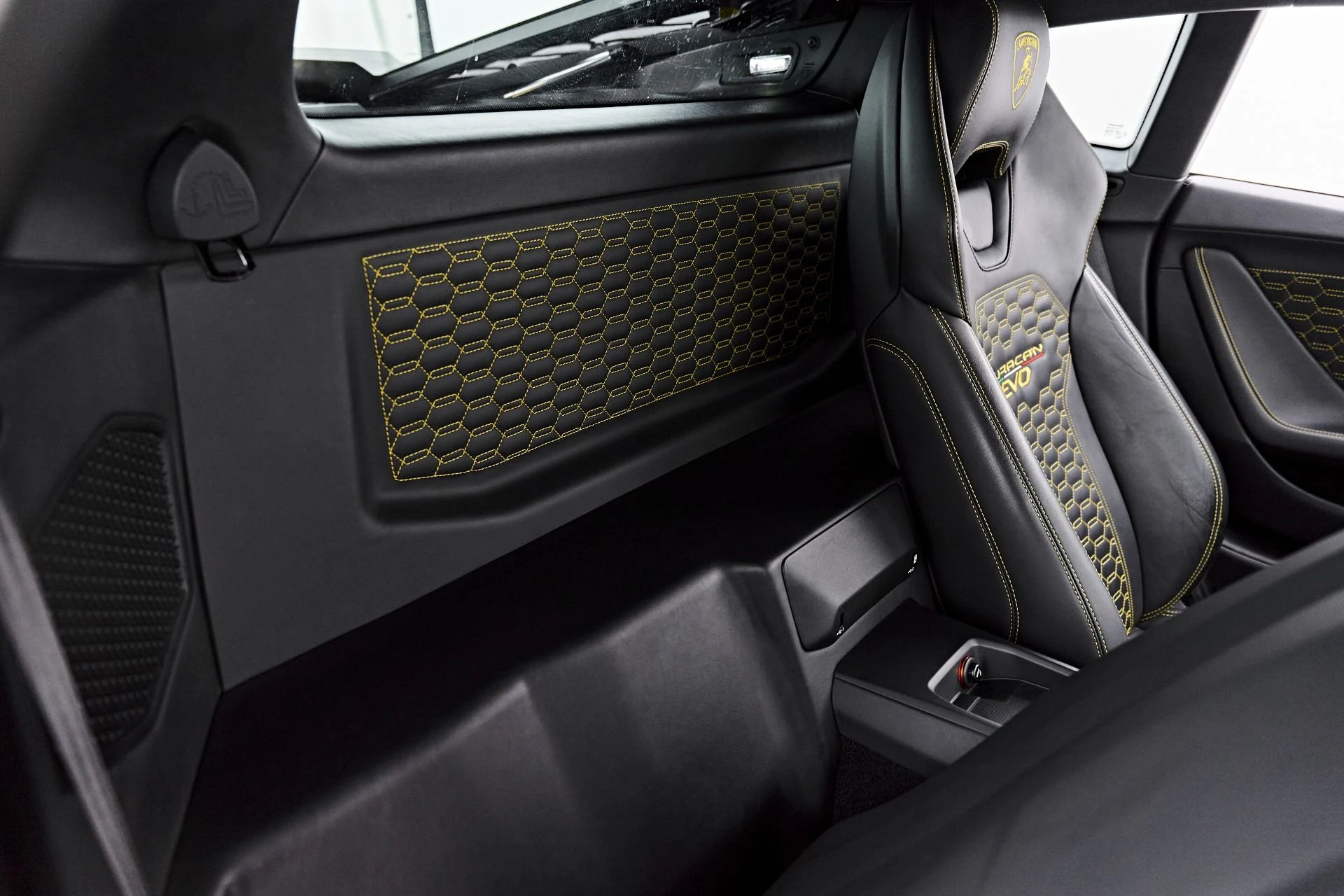 mph054_2741209475_Used_2022_Lamborghini_Huracan_EVO_Base_1787357892_4979c3ba09