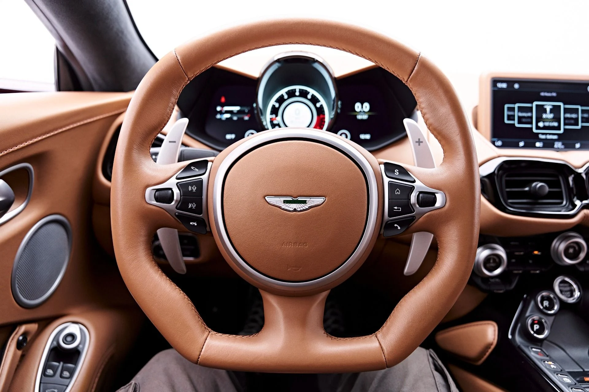 mph054_2745563448_Used_2020_Aston_Martin_Vantage_Base_1777504336_2962dd8137