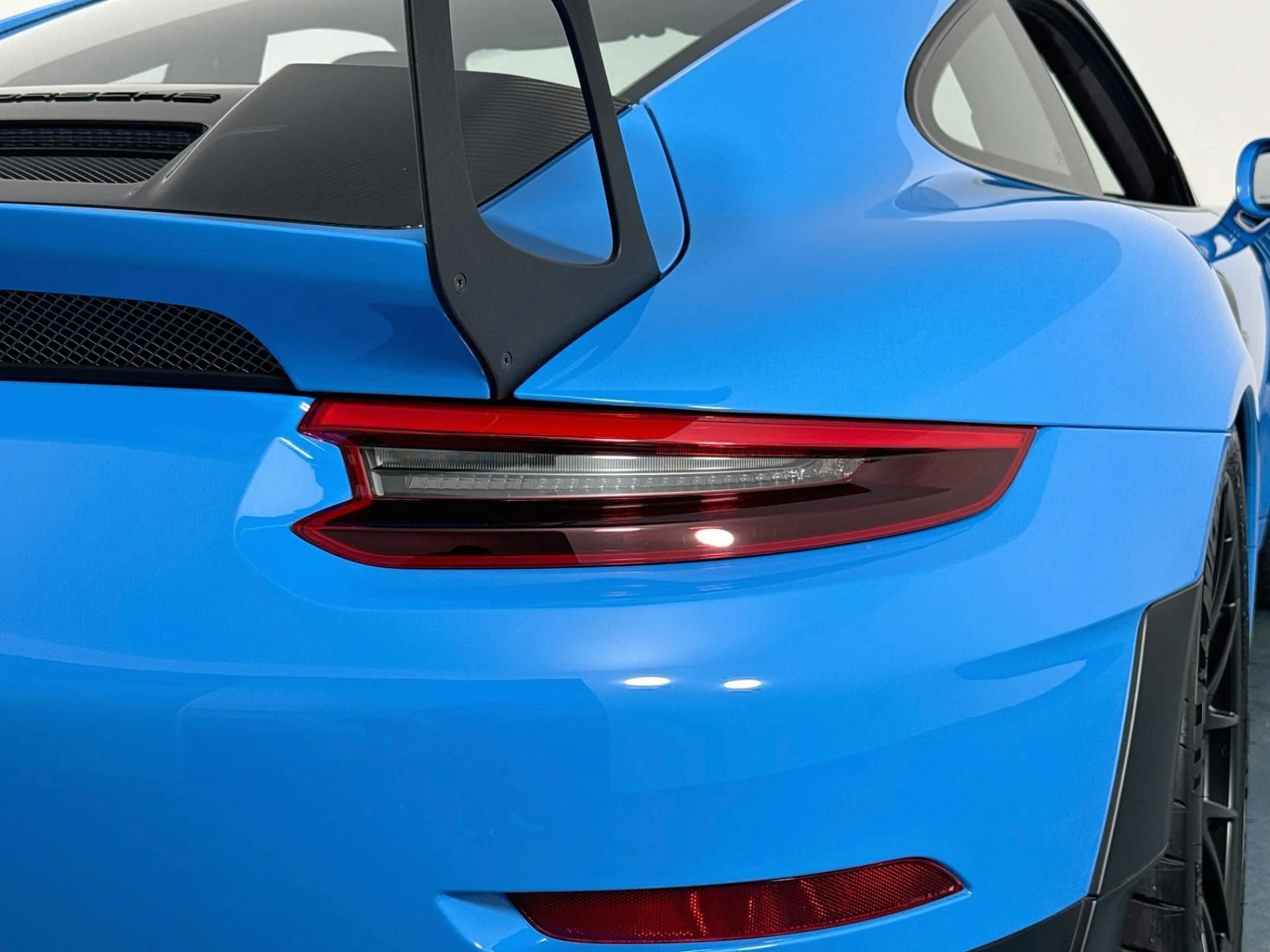 mph054_2770231836_Used_2019_Porsche_911_GT_2_RS_1785958221_1d42fd34a4