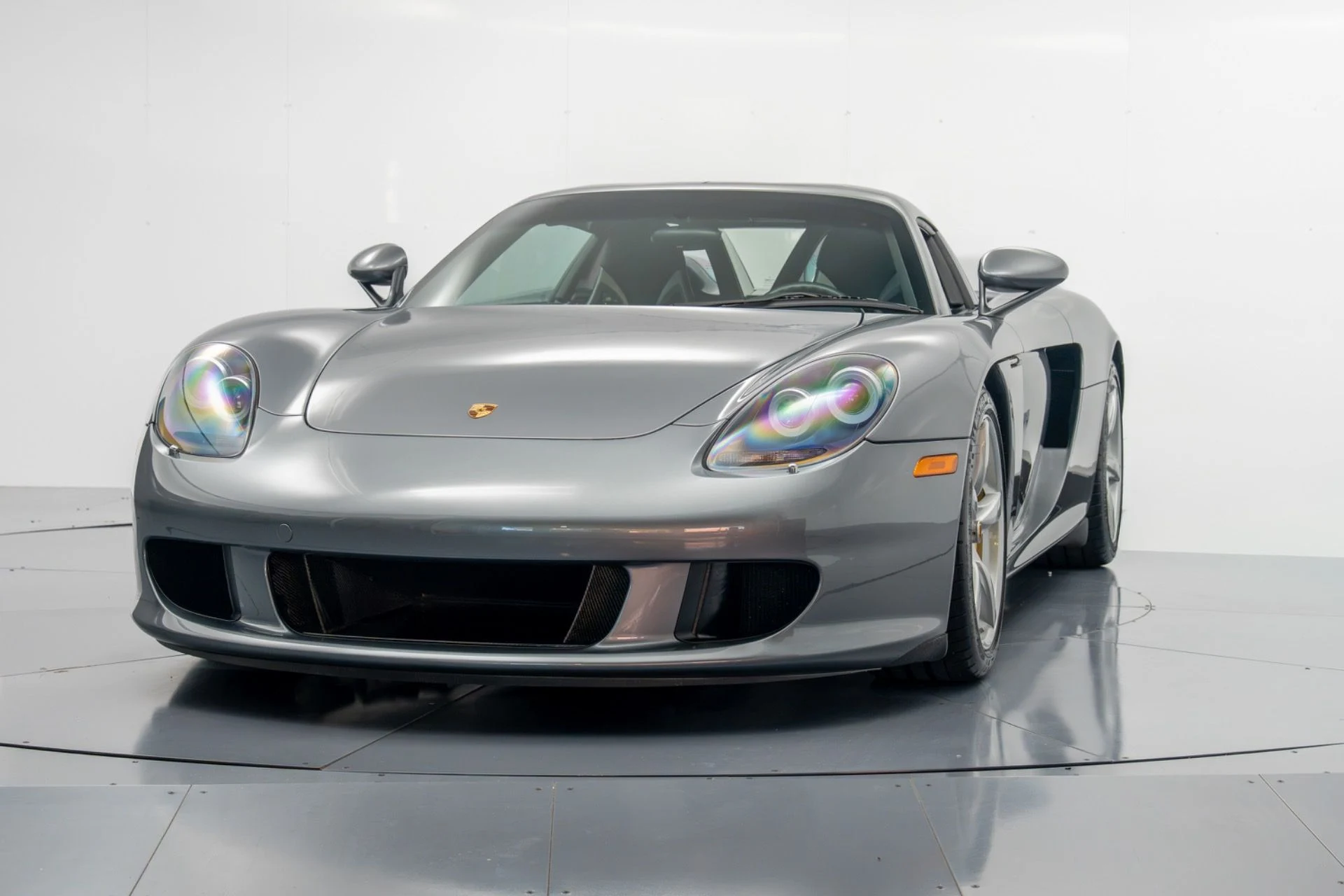 mph054_2778444087_Used_2004_Porsche_Carrera_GT_1793121957_5c91e875ea
