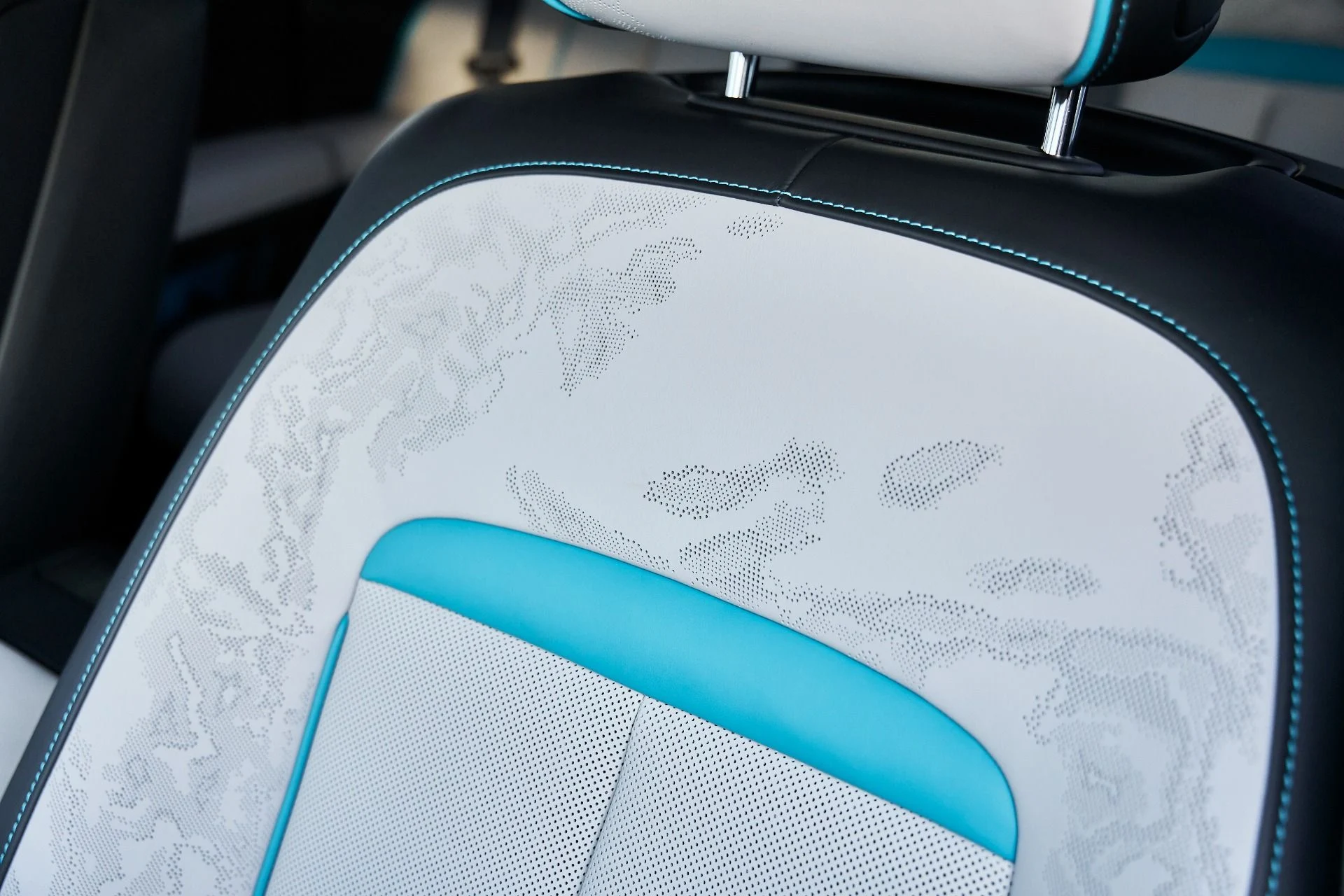 mph054_2786036977_Used_2025_Rolls_Royce_Ghost_Base_1770087474_f4cc18693b