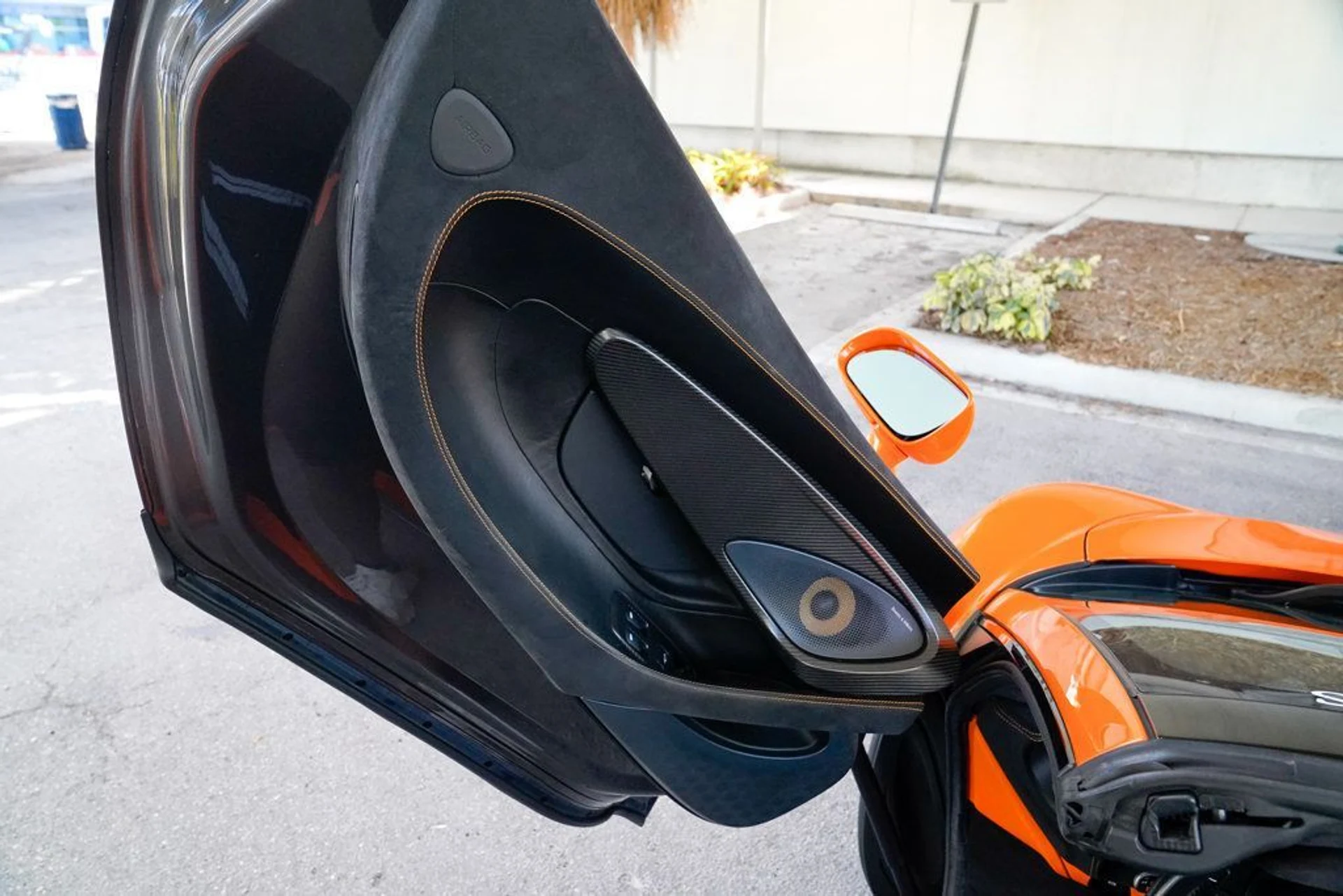 mph054_2786663979_used_2018_mclaren_570s_spider_14354_22891400_55_1024_628379d713
