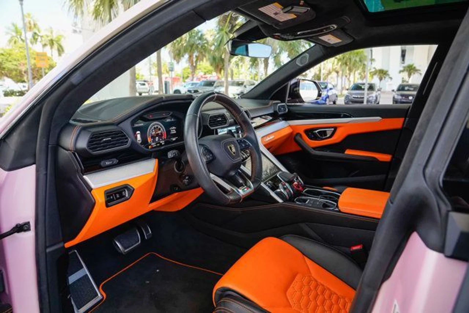 mph054_2835522542_used_2021_lamborghini_urus_awd_14354_22713615_55_640_81f5919525