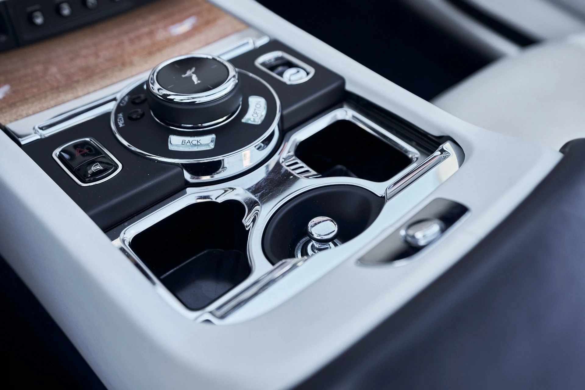 mph054_2845671358_Used_2018_Rolls_Royce_Dawn_1764124439_16cf16599d