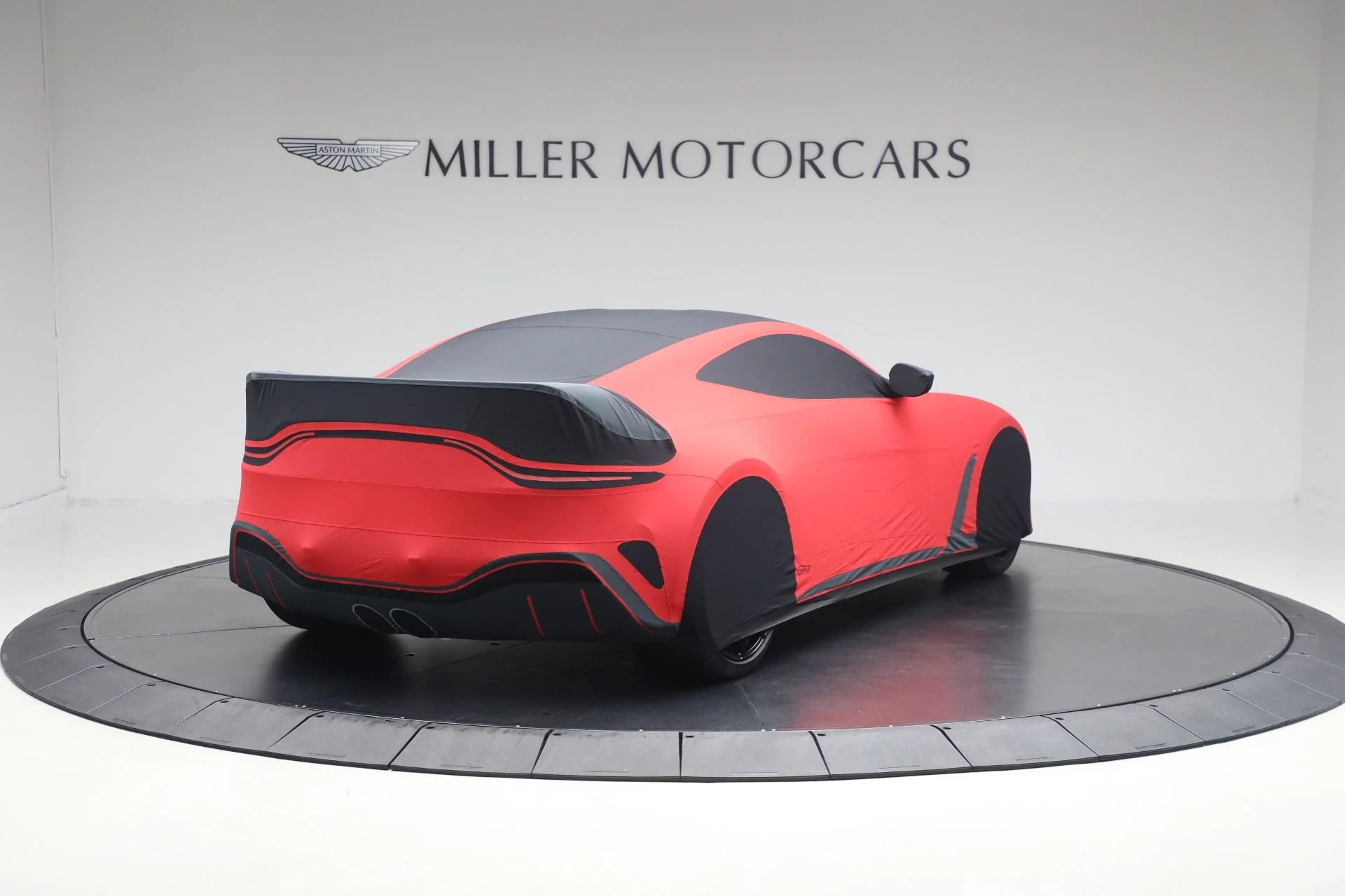 mph054_285969825_Used_2023_Aston_Martin_Vantage_V12_55ef3ff402