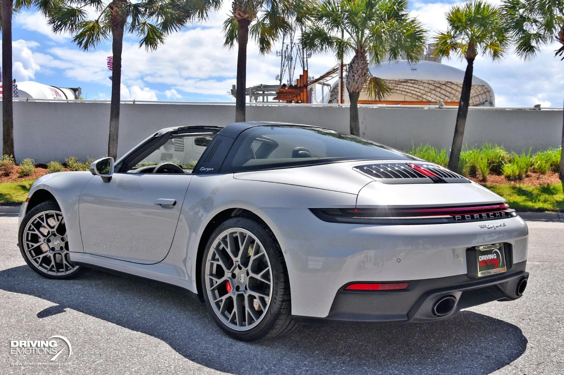 mph054_286112164_898_p55_l_e3077ce1a3