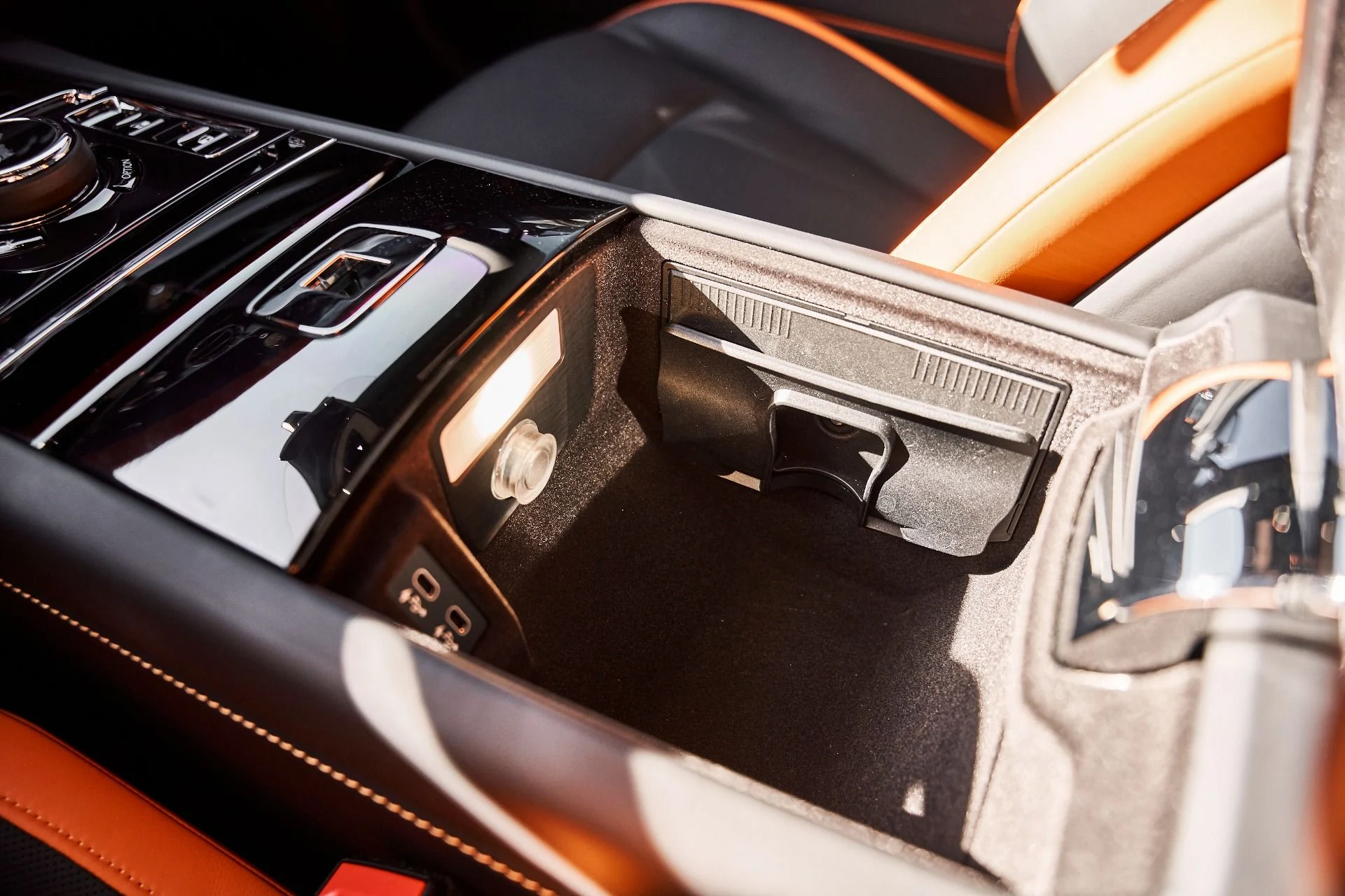 mph054_286464153_Used_2025_Rolls_Royce_Spectre_Base_1775246568_7bed3e40e7